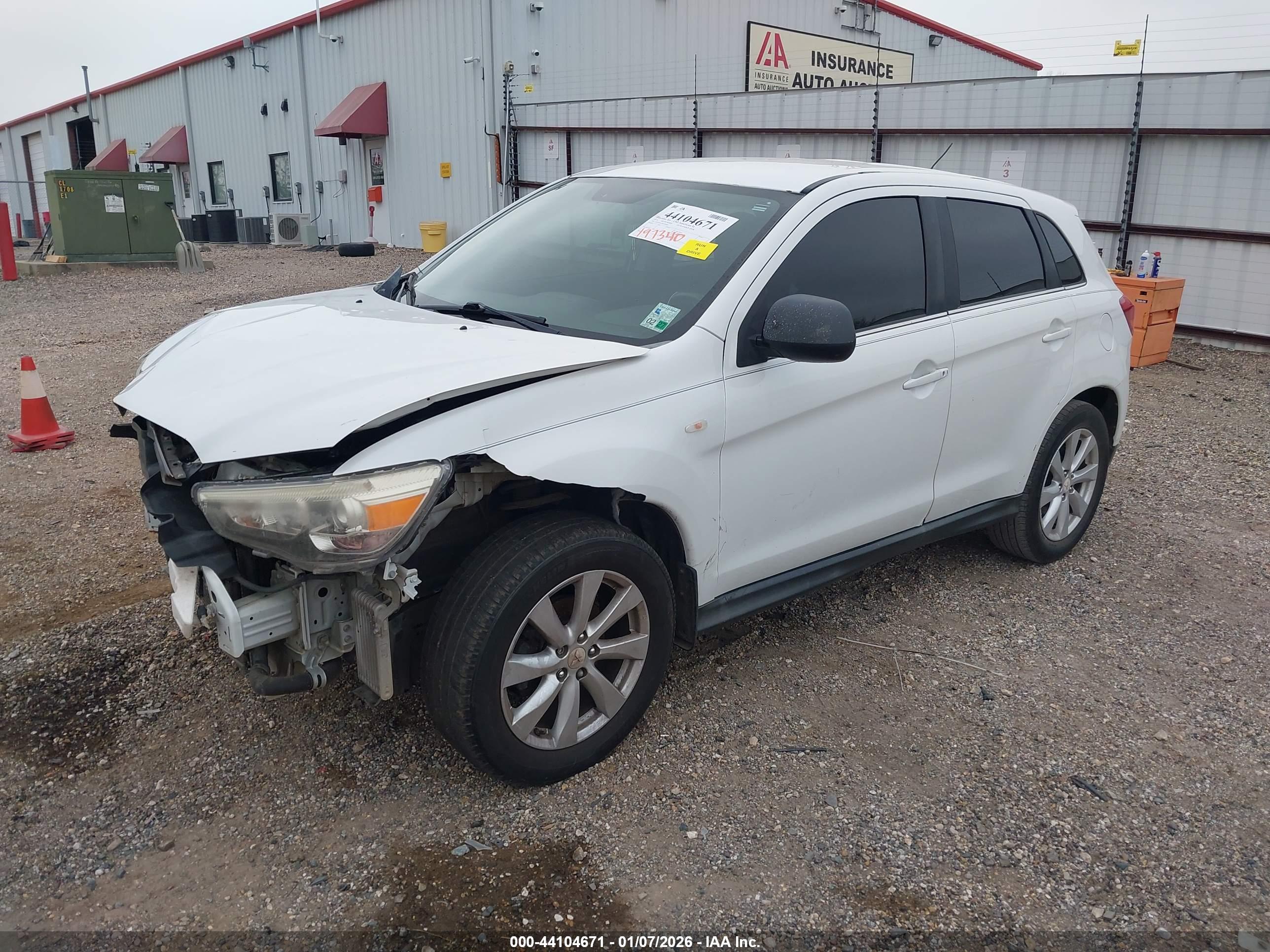MITSUBISHI OUTLANDER image 2