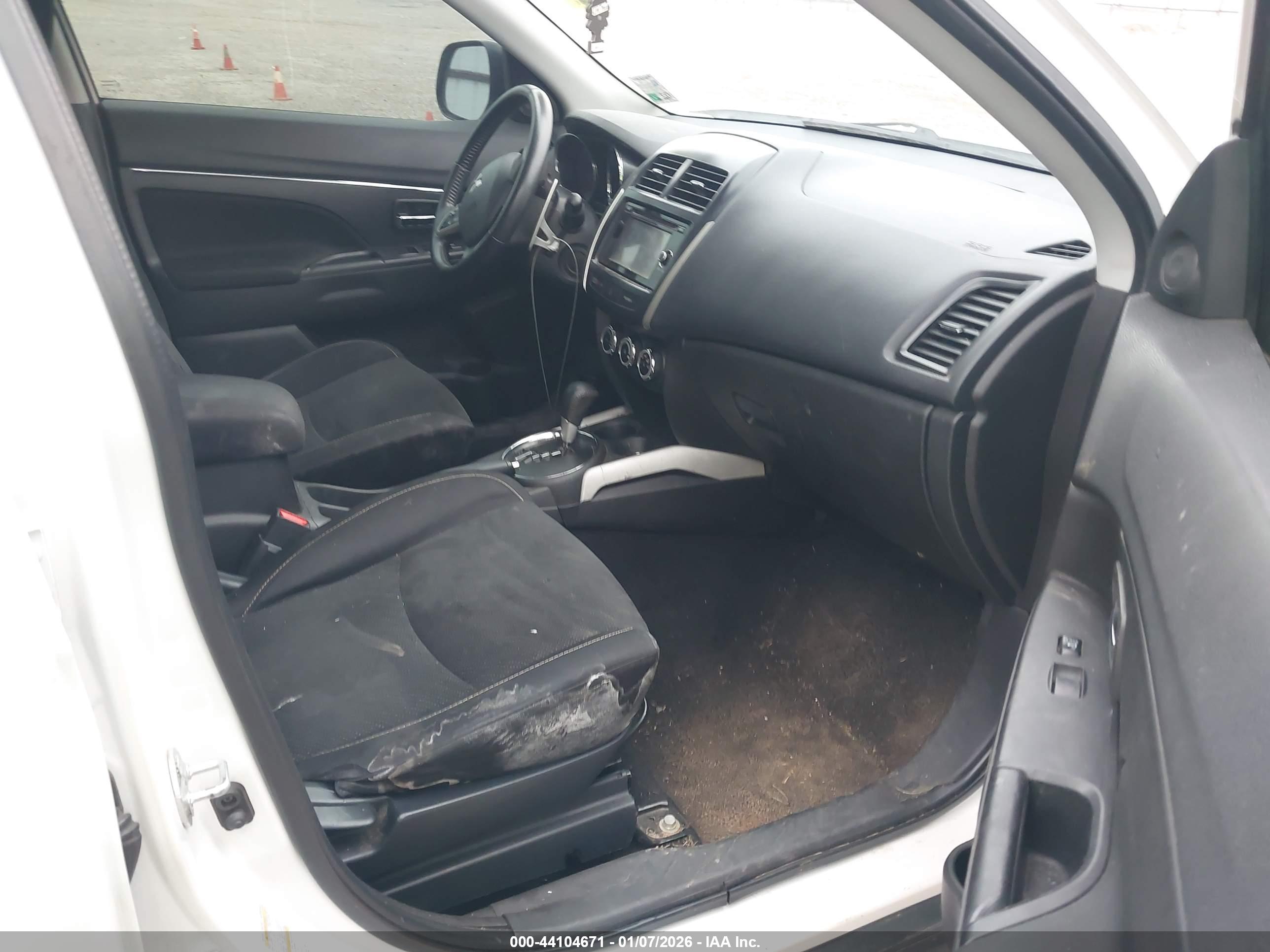 MITSUBISHI OUTLANDER image 5