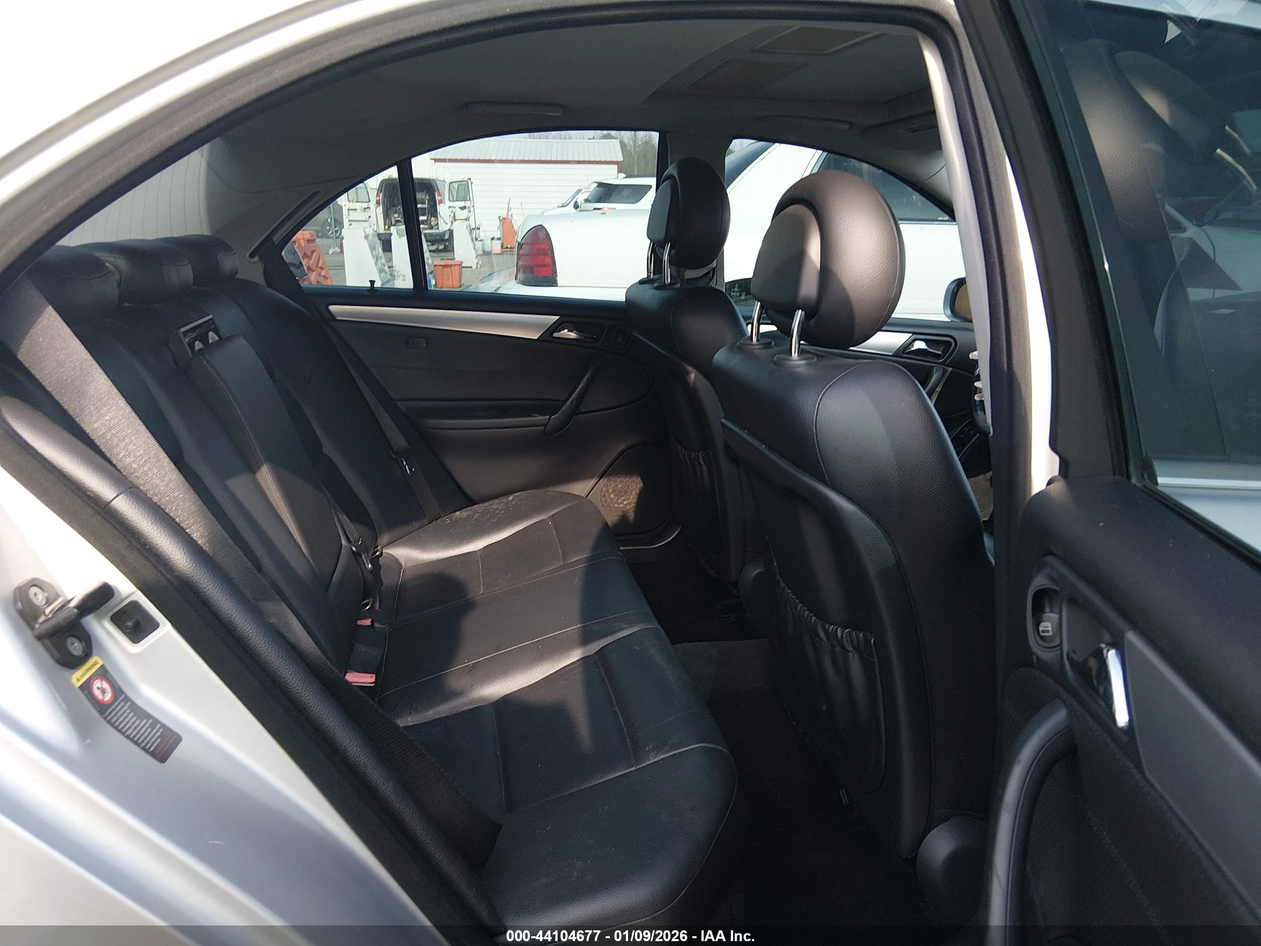 MERCEDES-BENZ C image 8