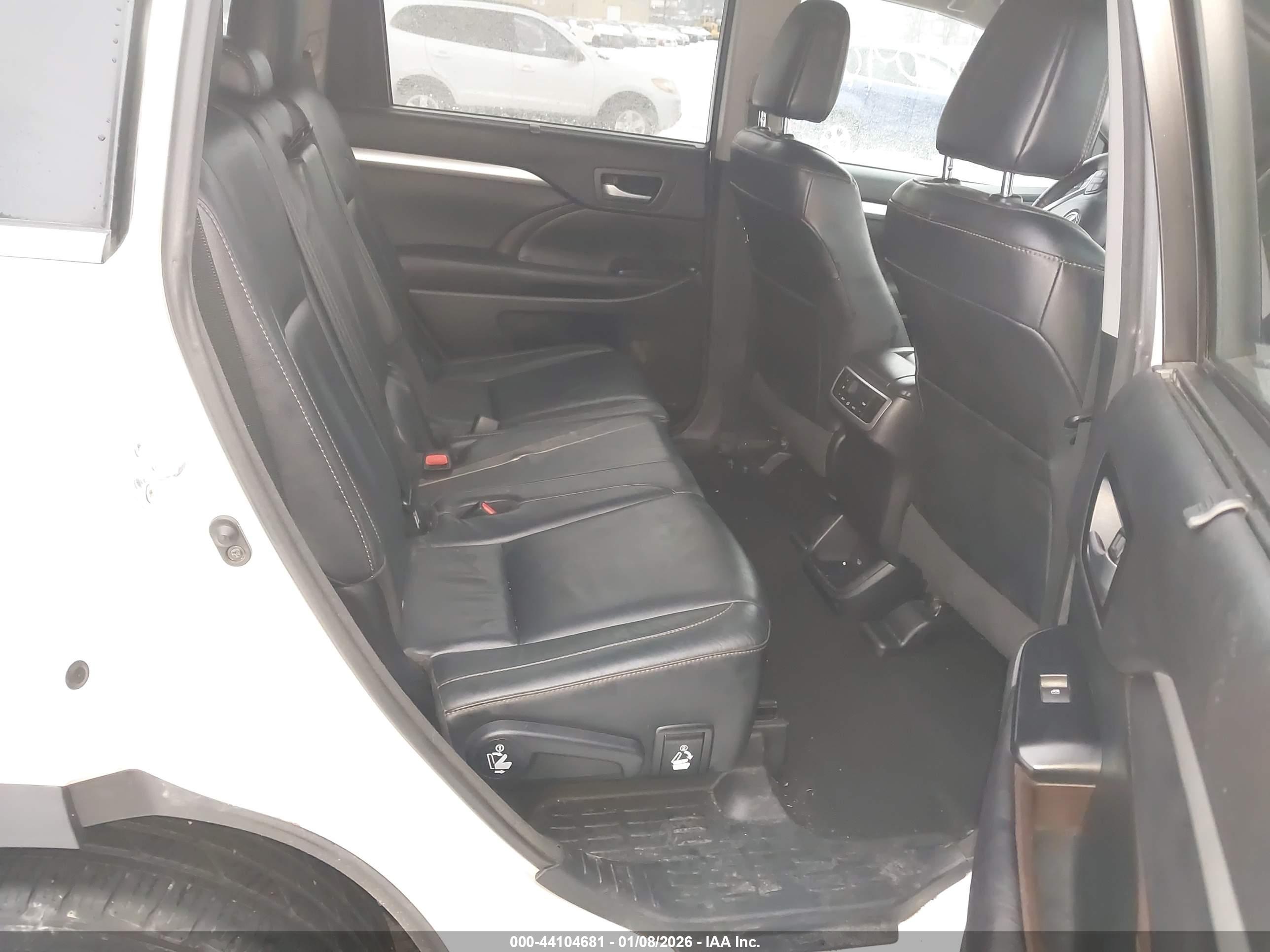 TOYOTA HIGHLANDER image 8