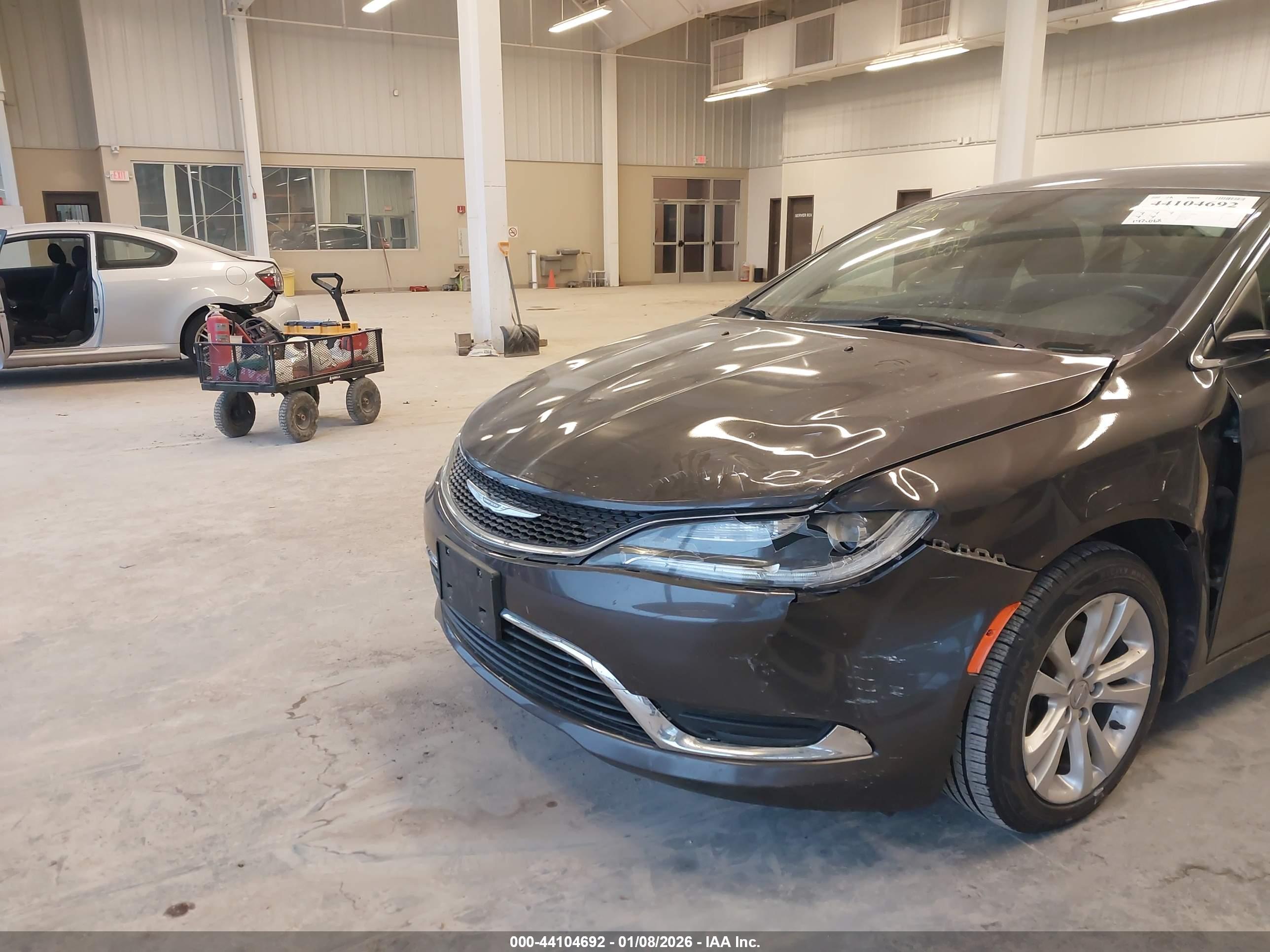 CHRYSLER 200 image 6