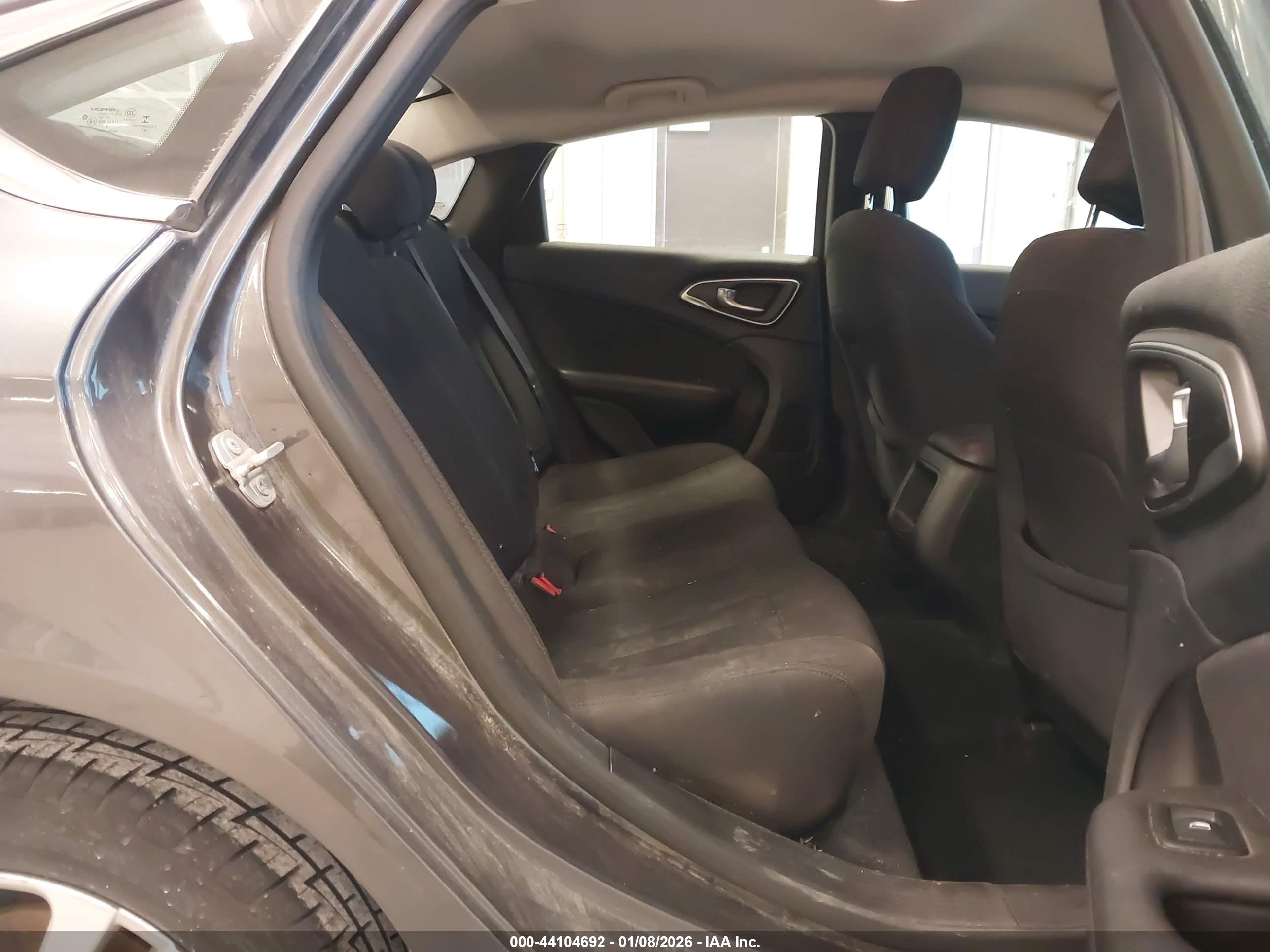 CHRYSLER 200 image 8