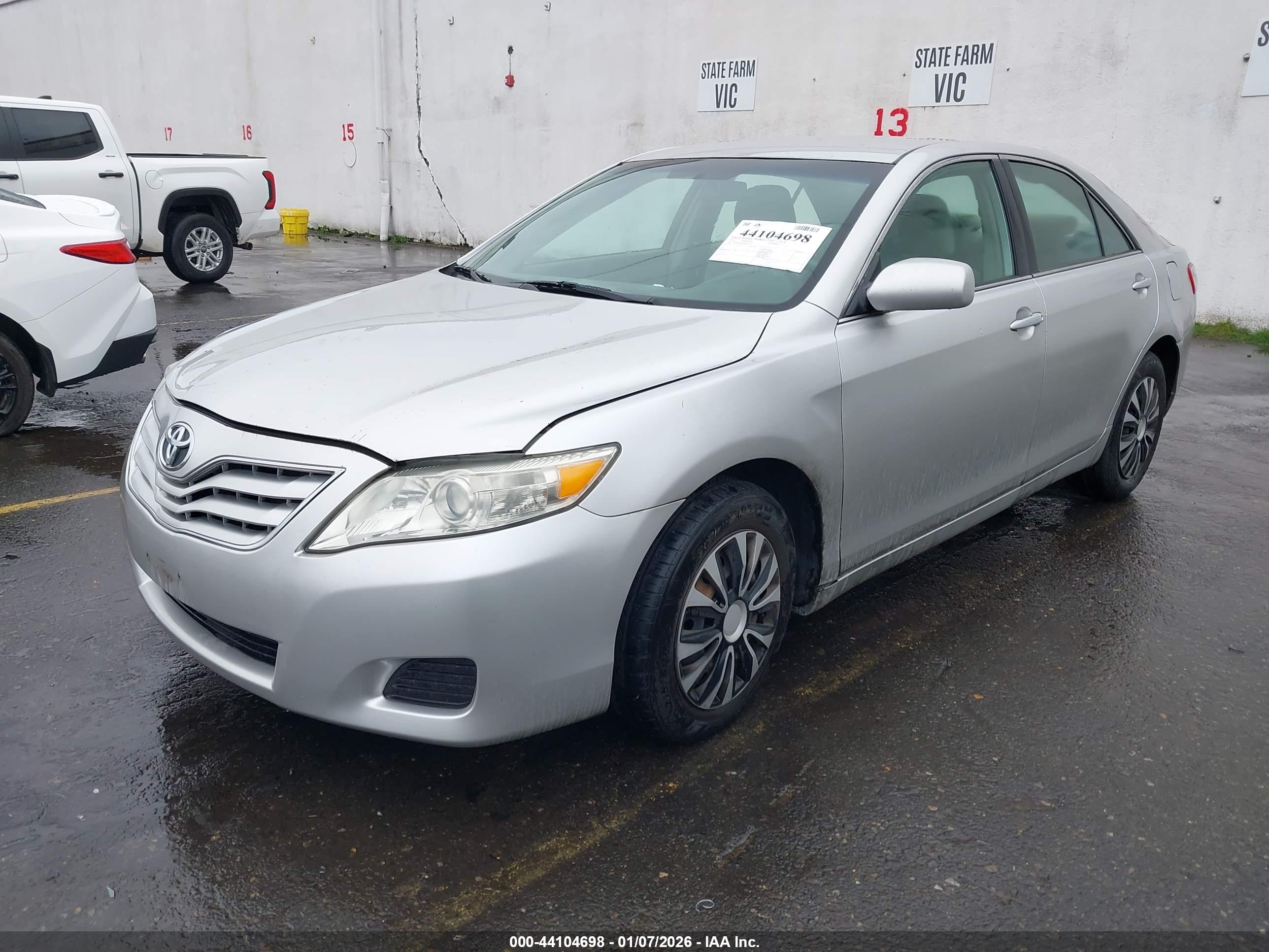 TOYOTA CAMRY image 2