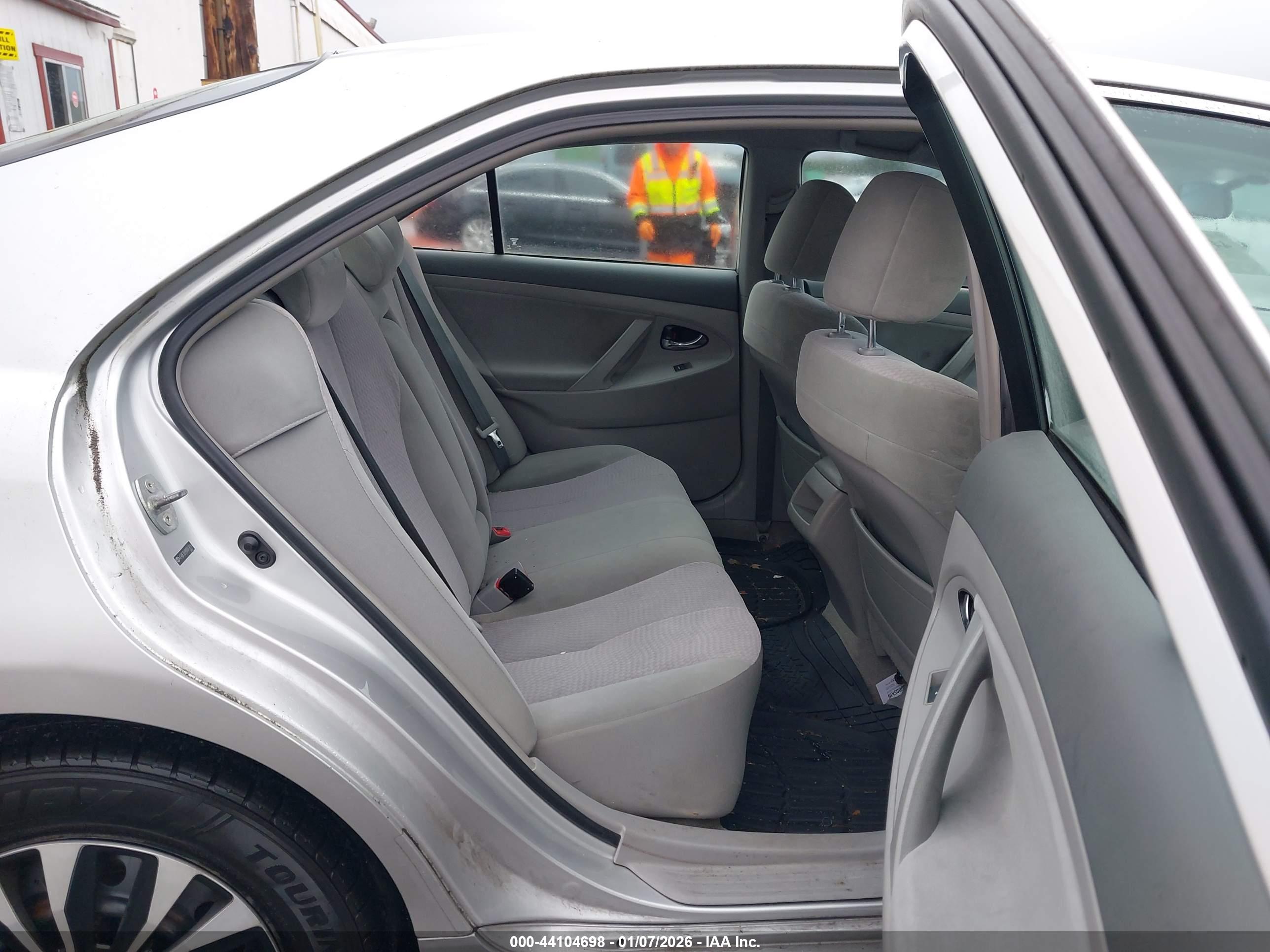 TOYOTA CAMRY image 8