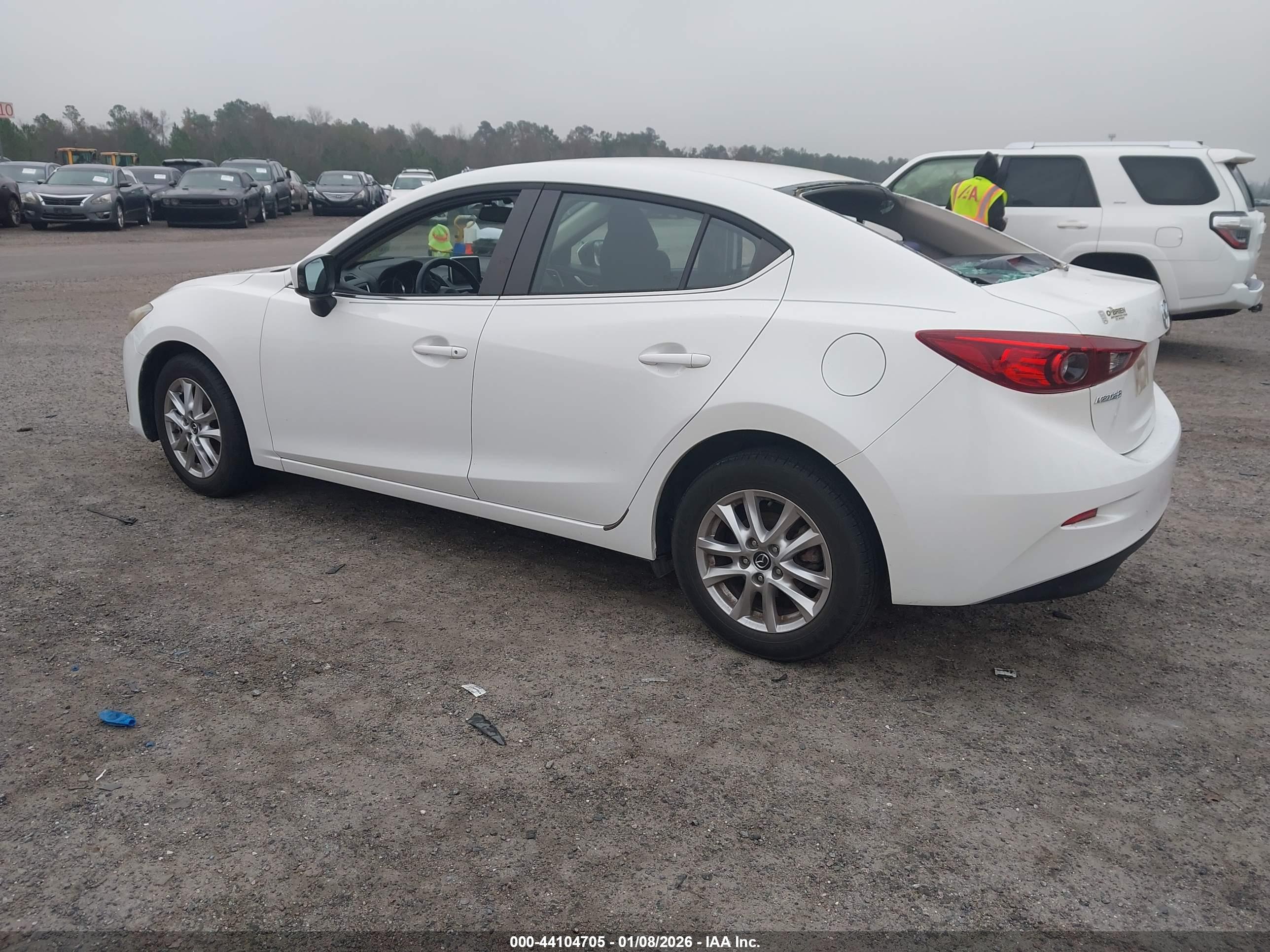 MAZDA MAZDA3 image 3