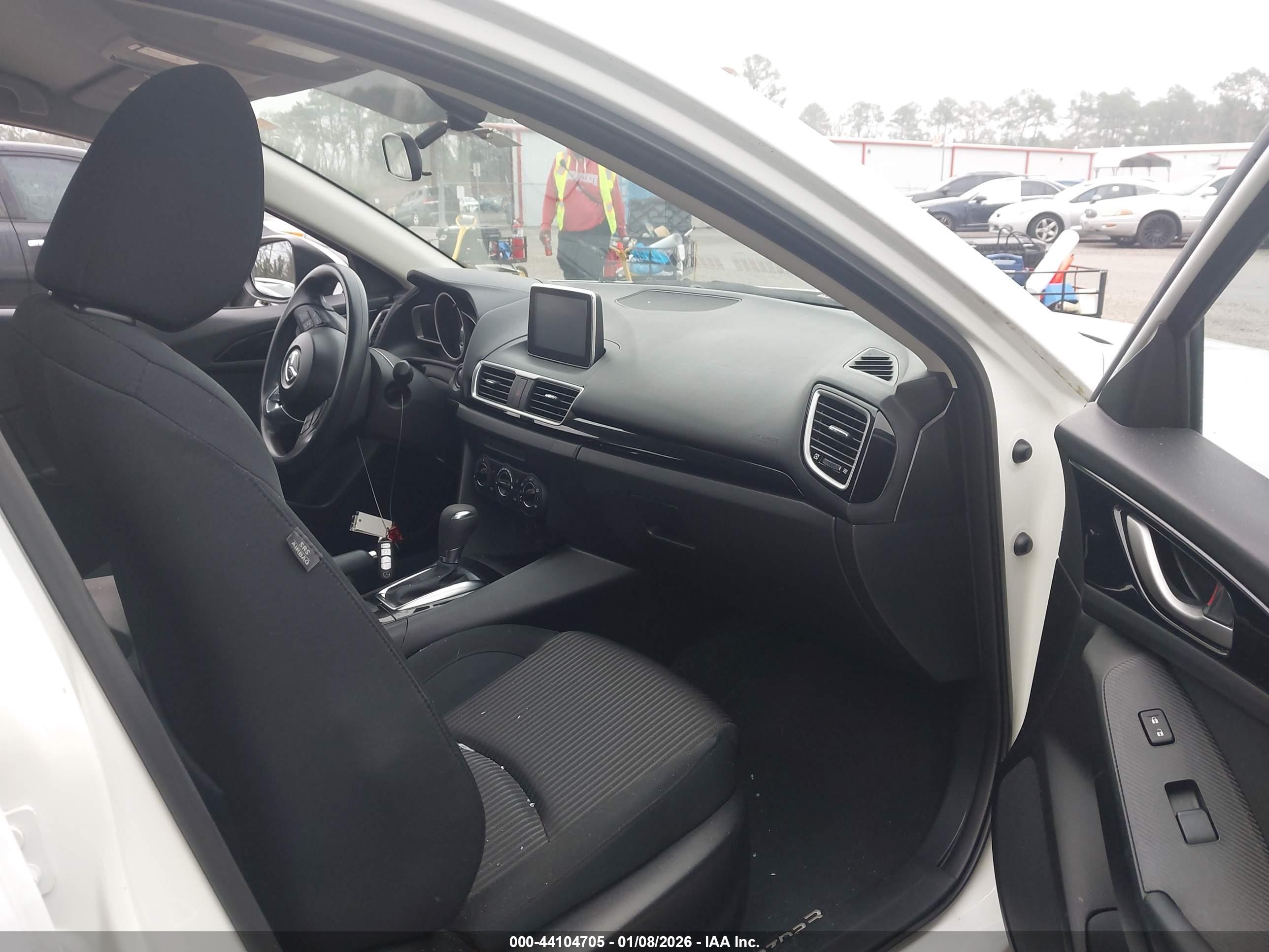 MAZDA MAZDA3 image 5