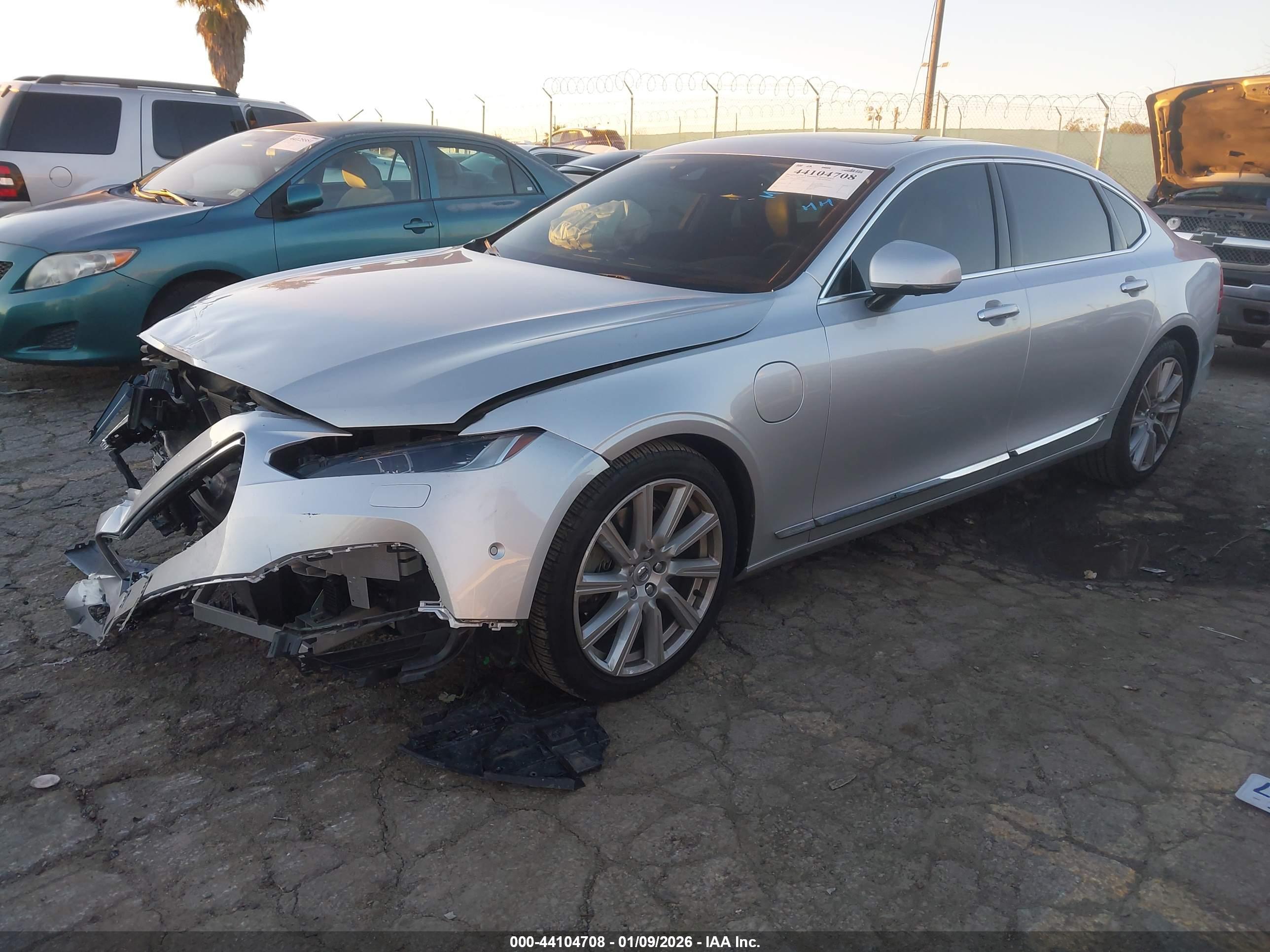 VOLVO S90 image 2