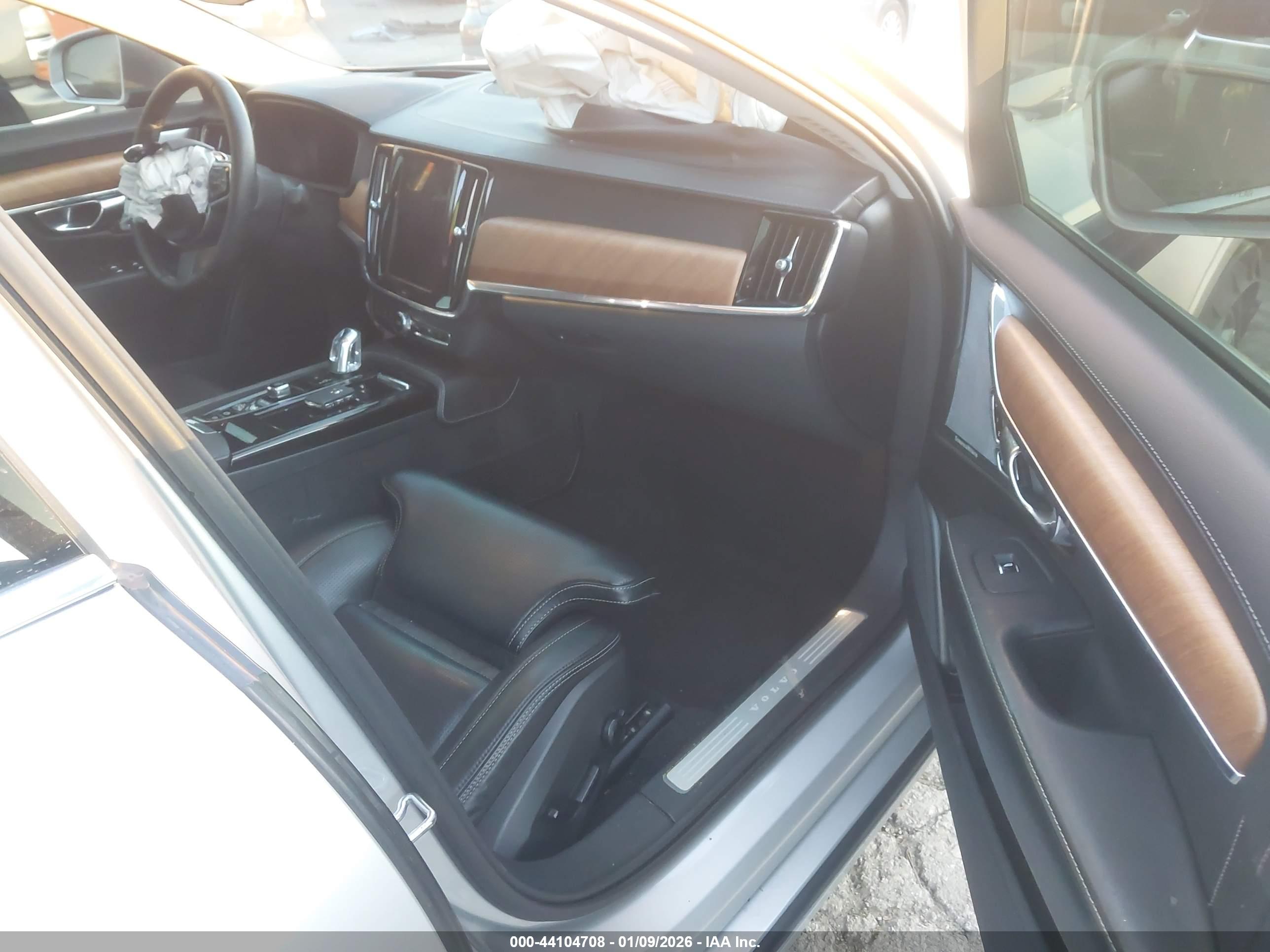 VOLVO S90 image 5