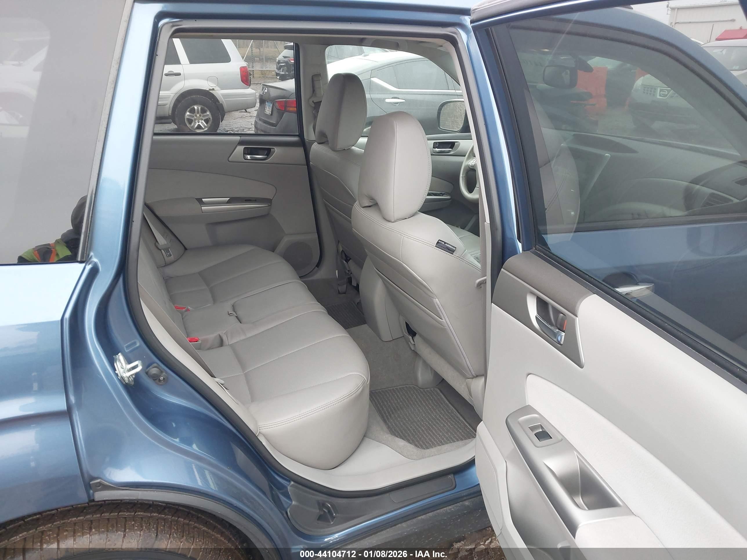 SUBARU FORESTER image 8