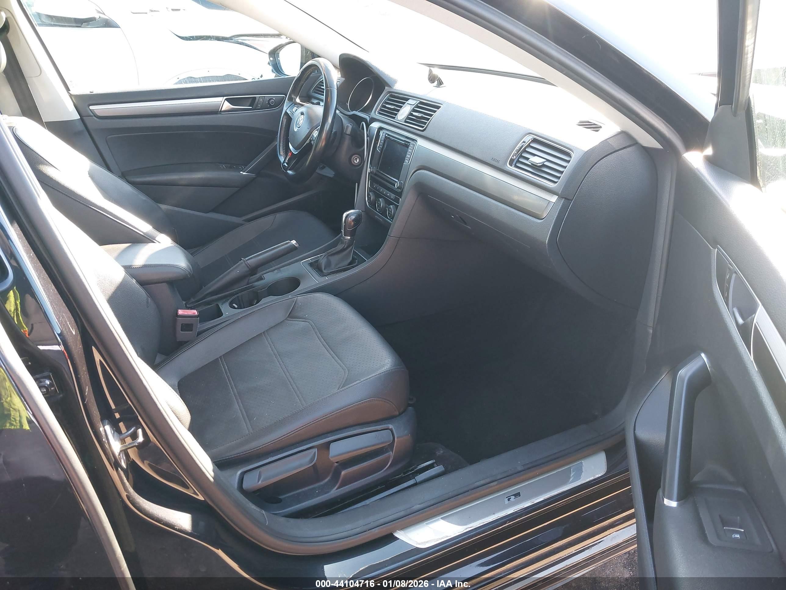 VOLKSWAGEN PASSAT image 5