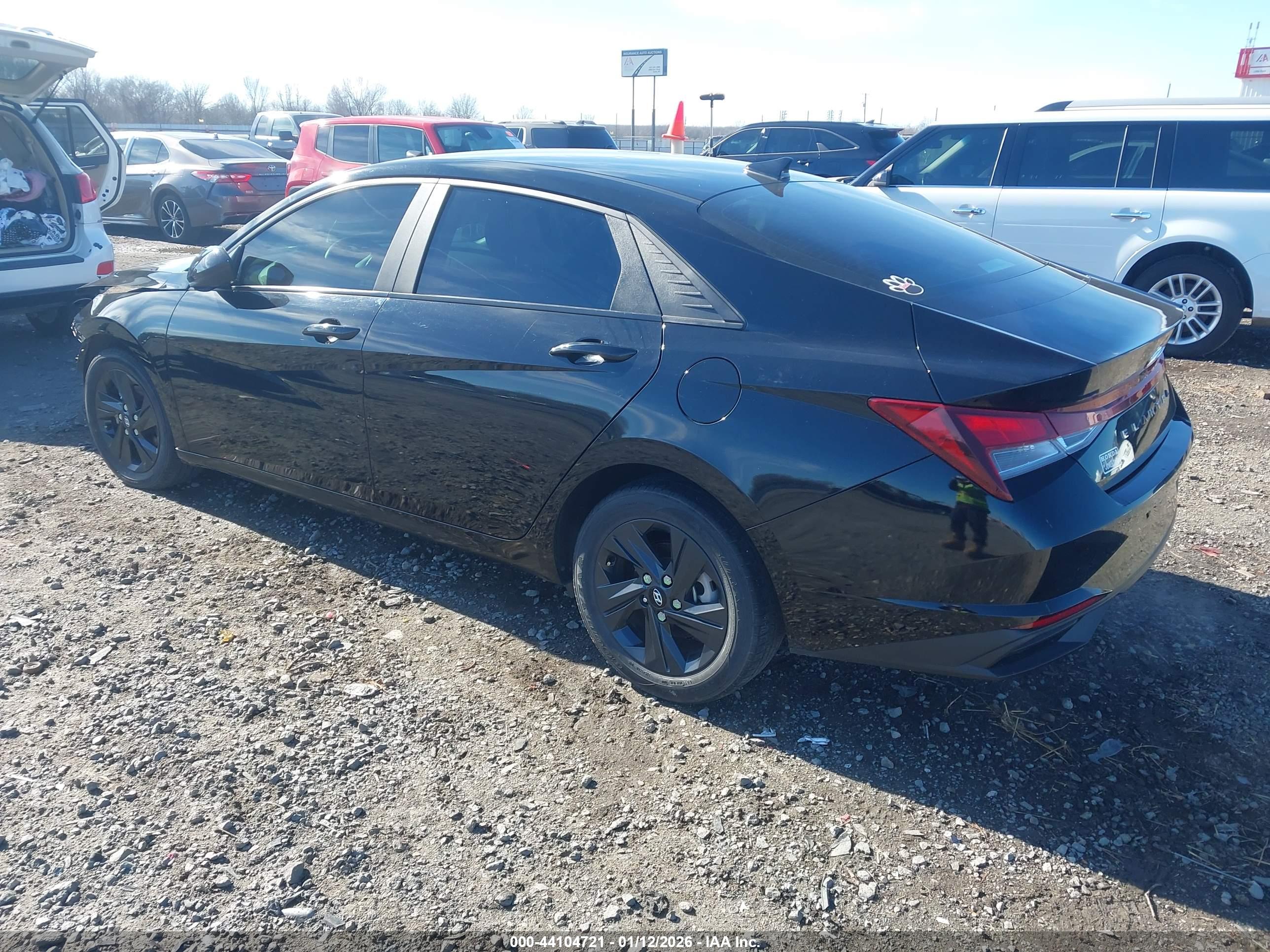 HYUNDAI ELANTRA image 3