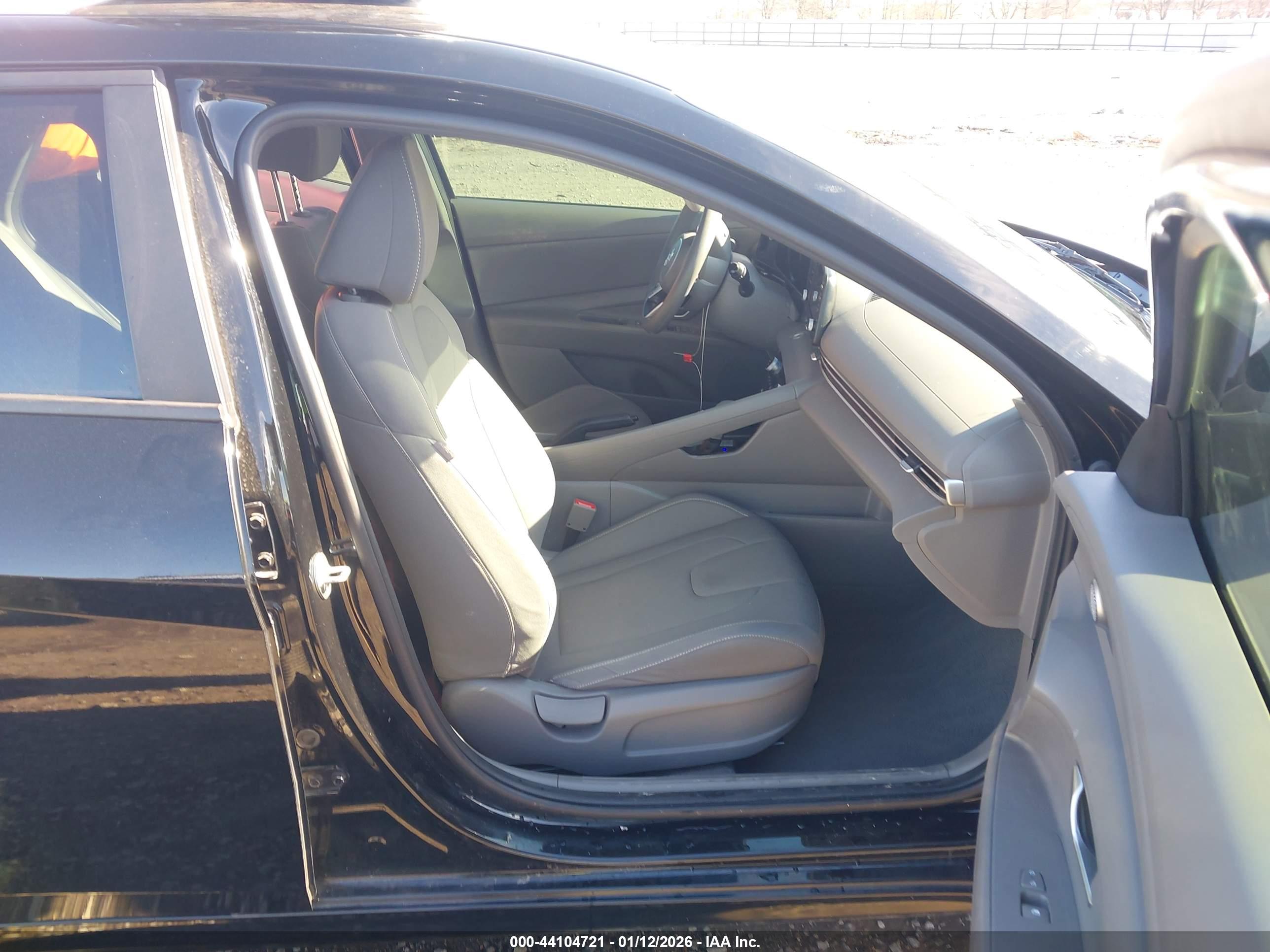 HYUNDAI ELANTRA image 5