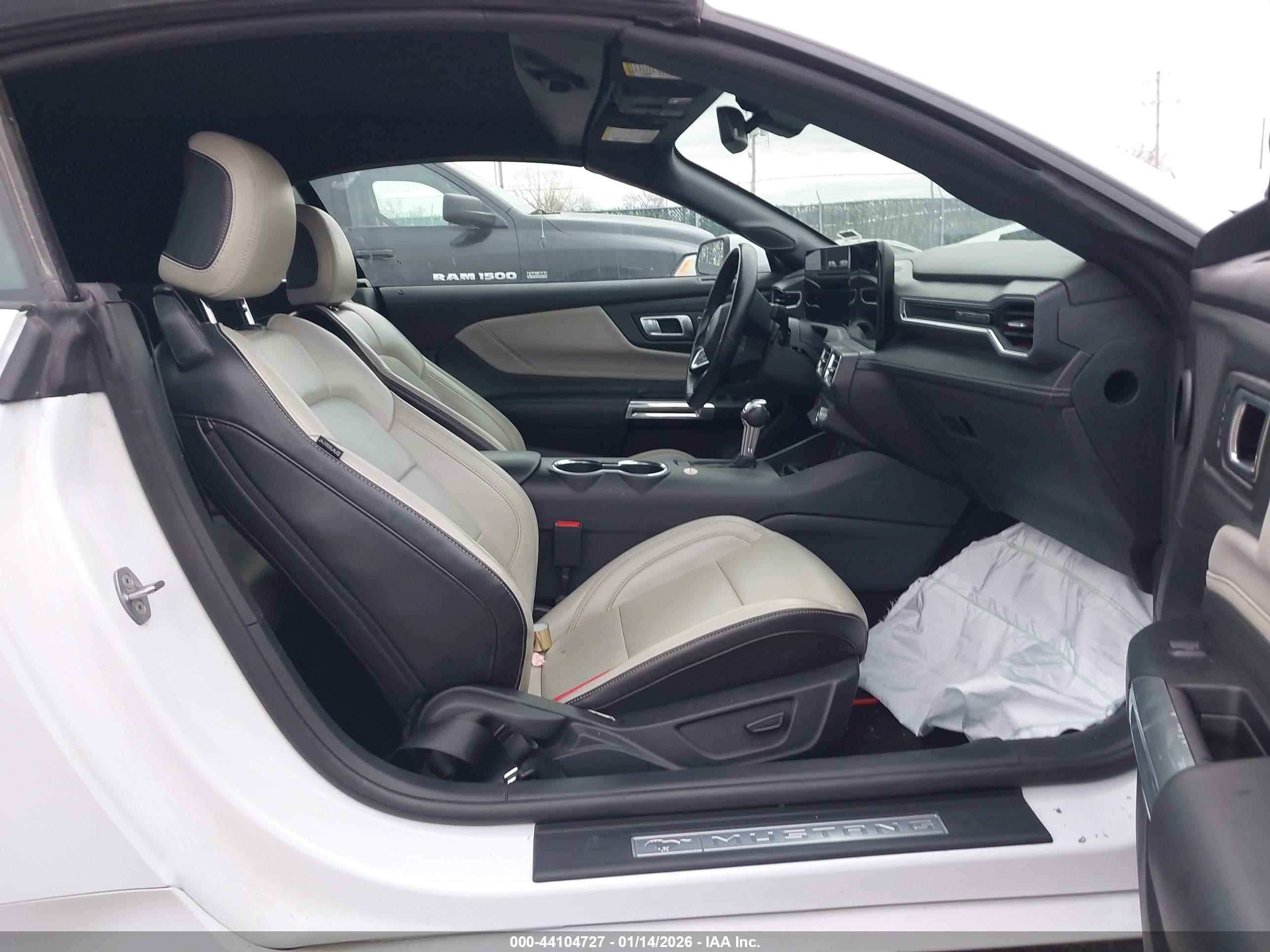 FORD MUSTANG image 5