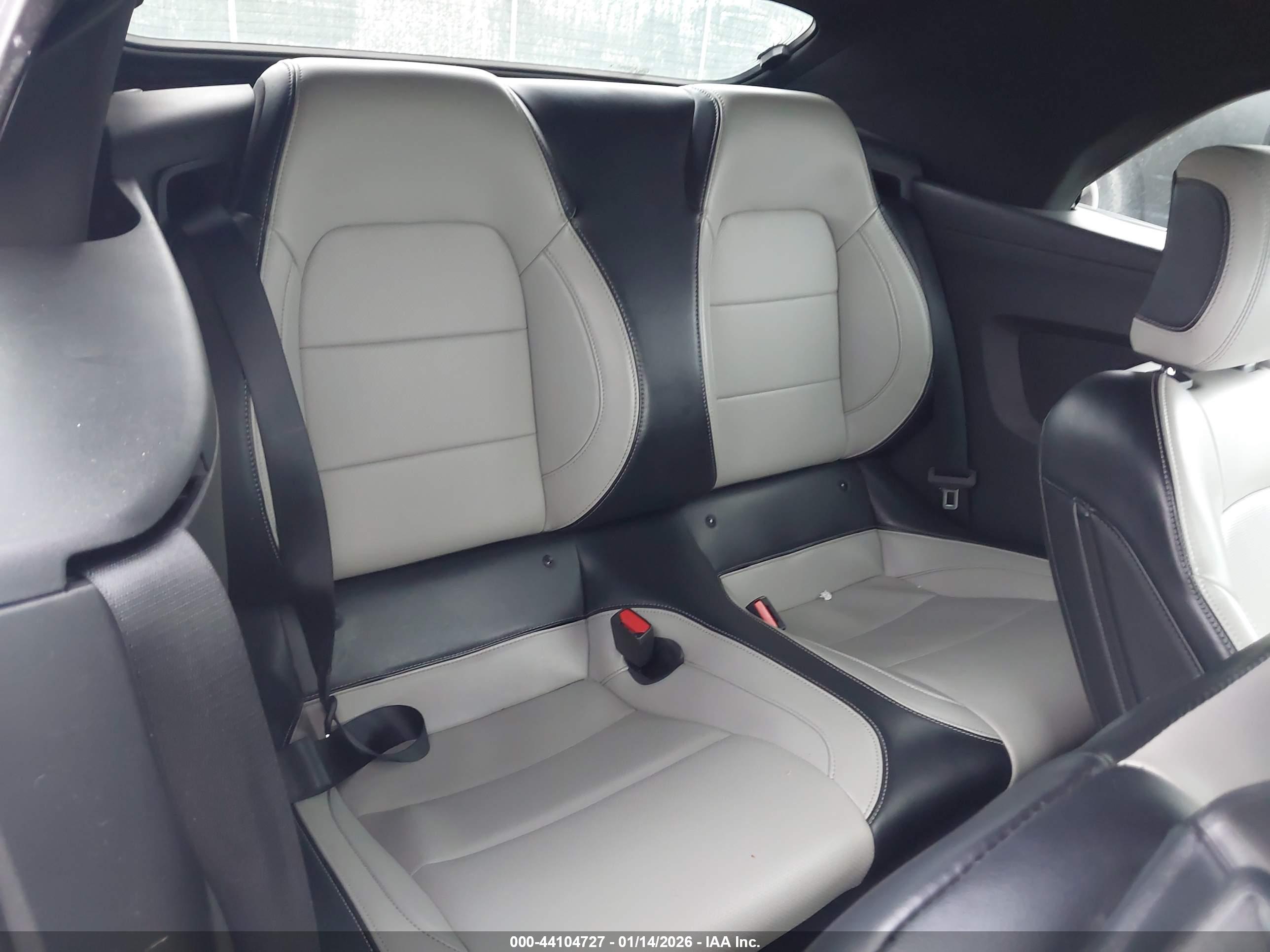 FORD MUSTANG image 8