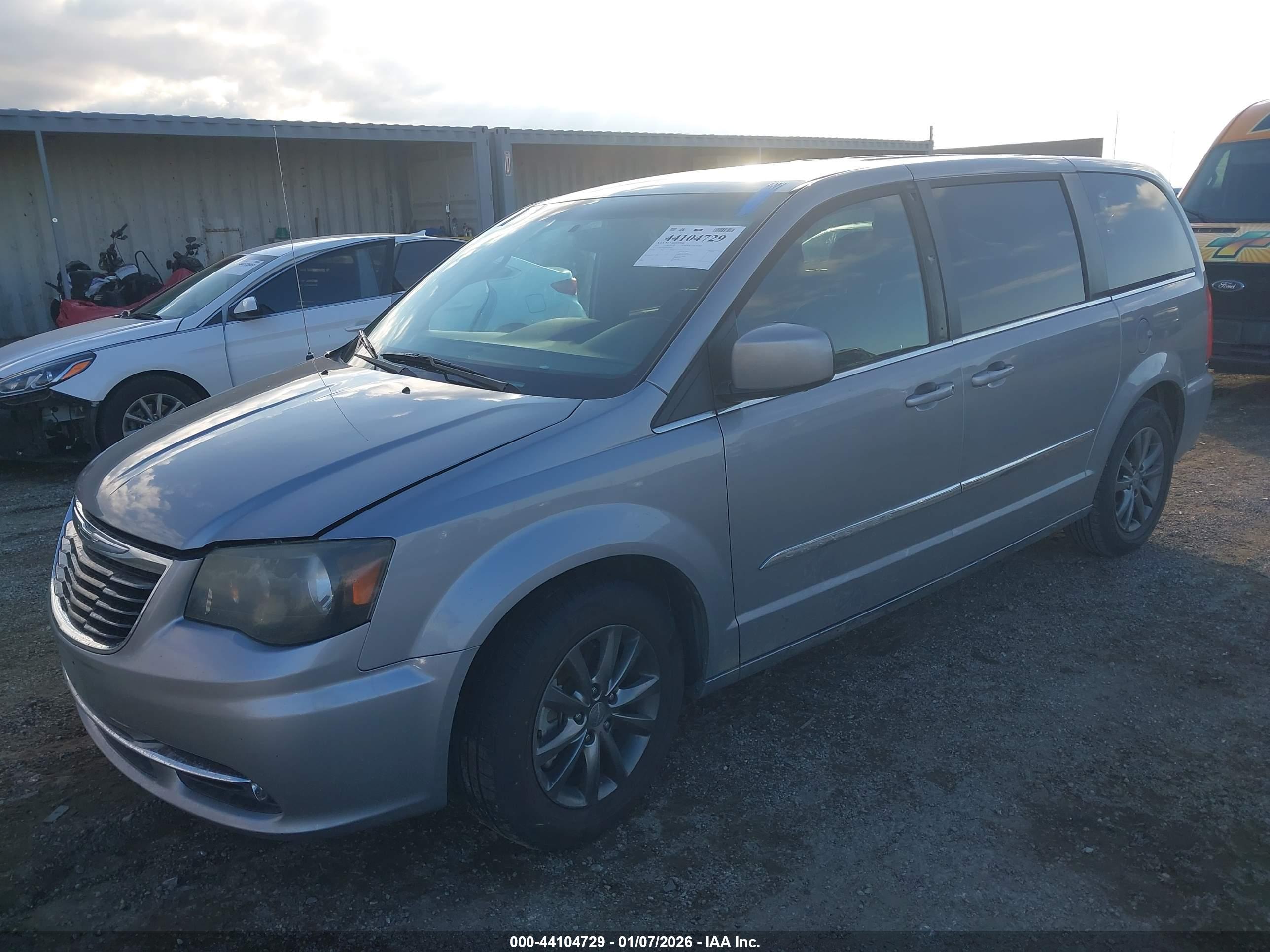 CHRYSLER TOWN image 2