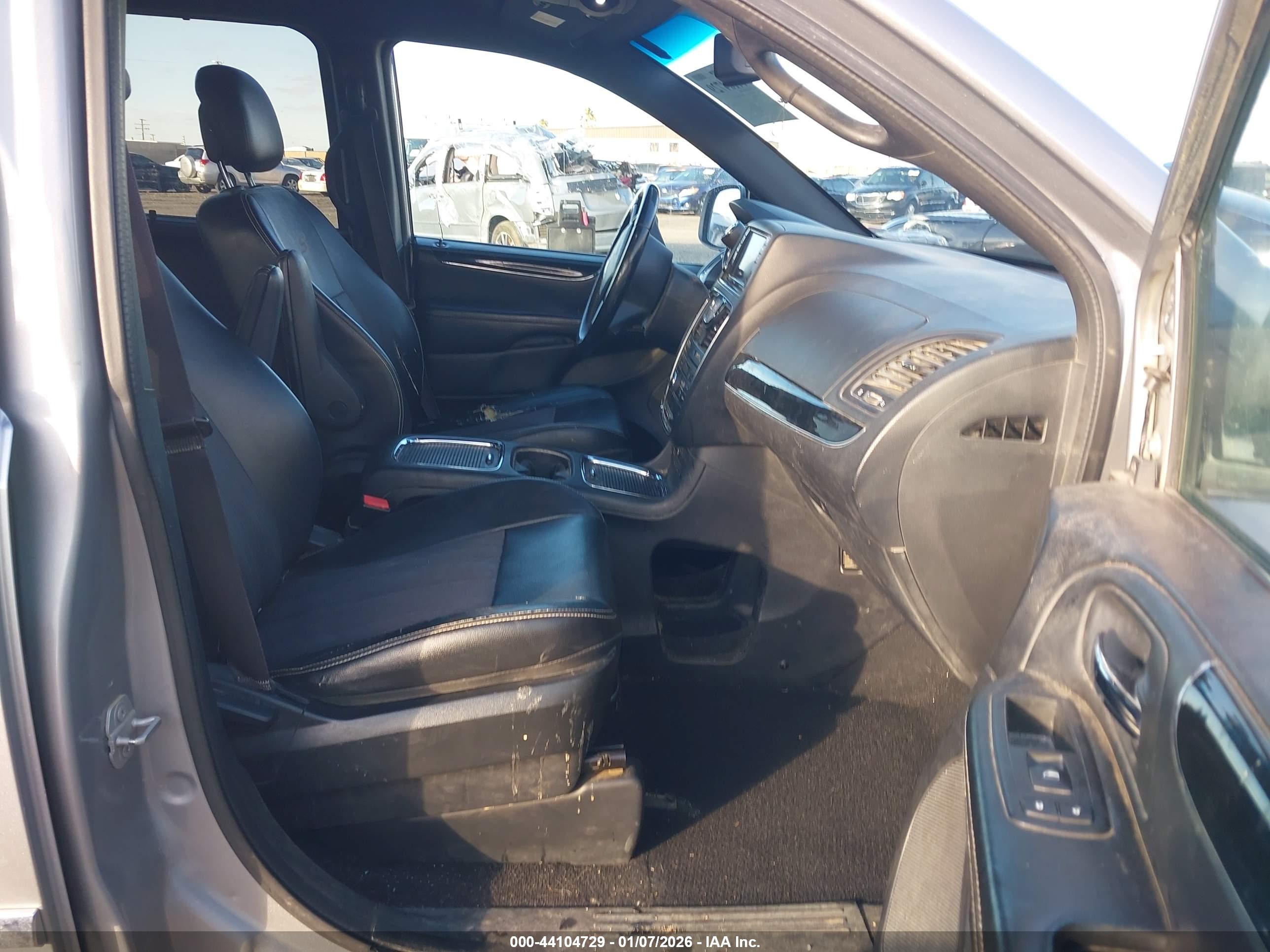CHRYSLER TOWN image 5