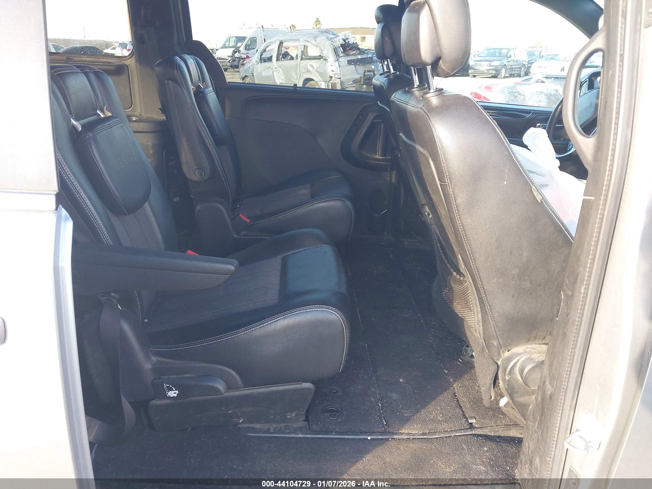 CHRYSLER TOWN image 8