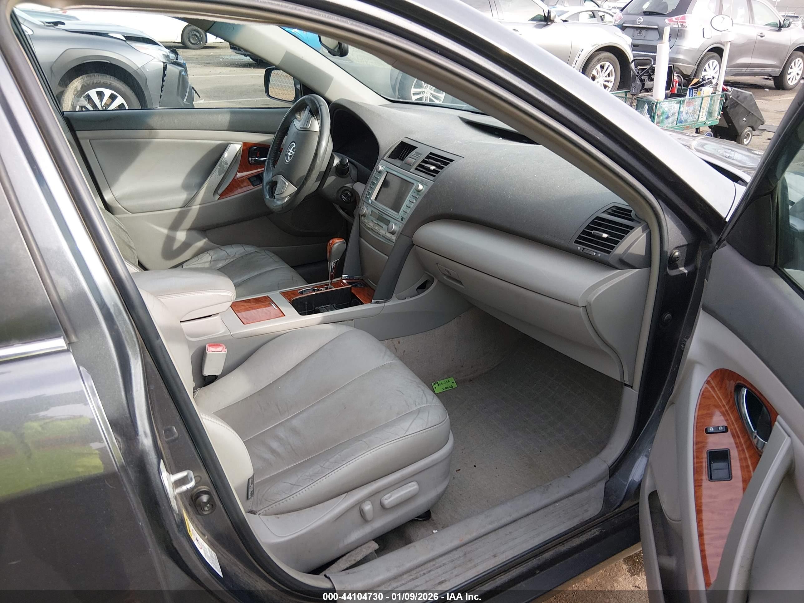 TOYOTA CAMRY image 5