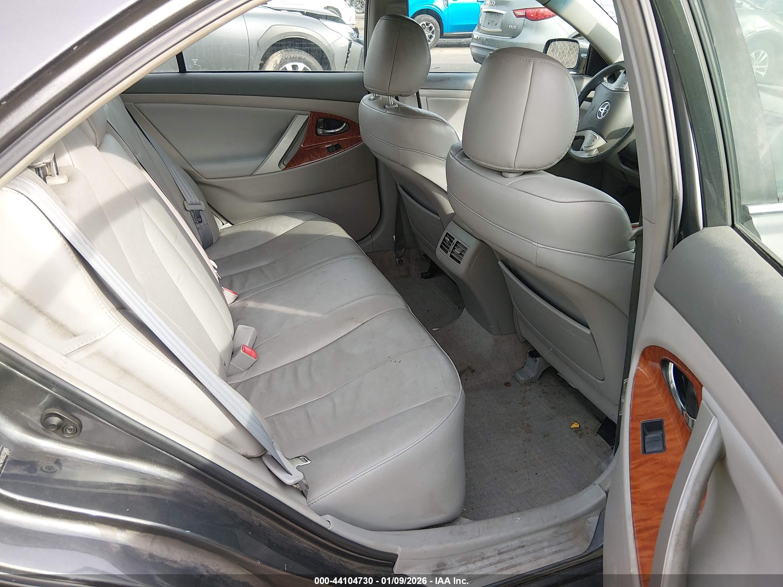 TOYOTA CAMRY image 8