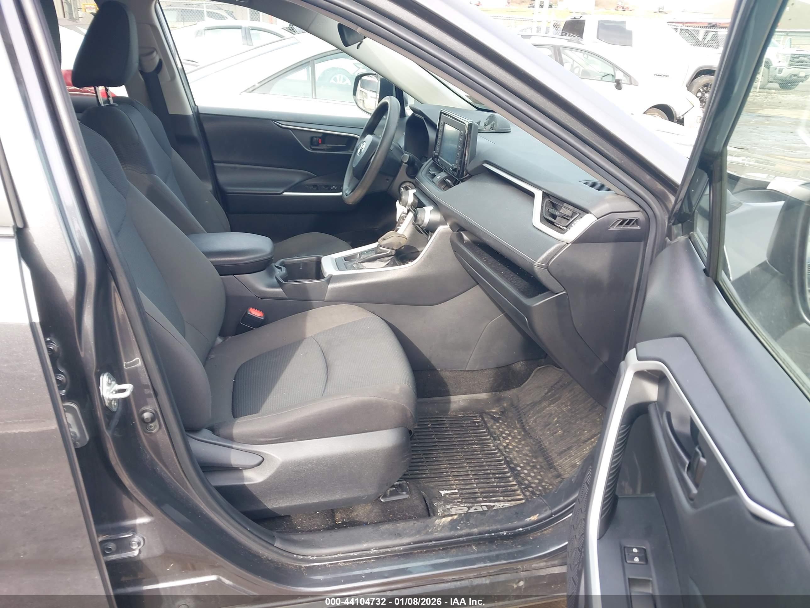 TOYOTA RAV4 image 5