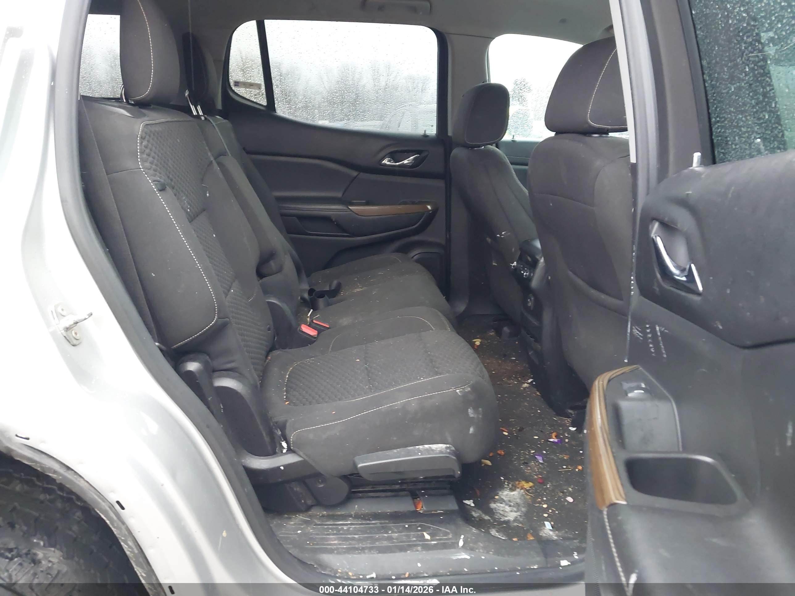 GMC ACADIA image 8