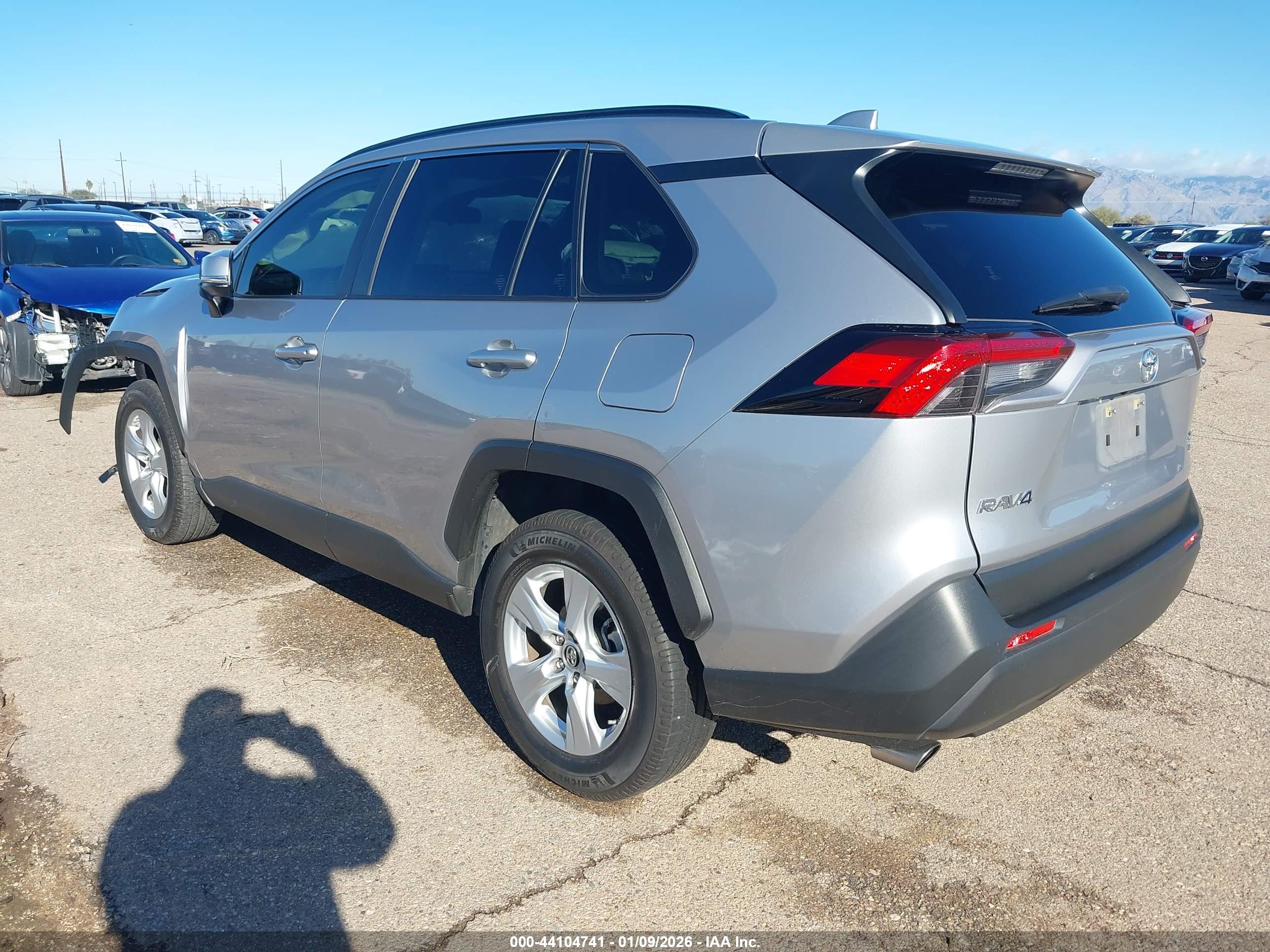 TOYOTA RAV4 image 3
