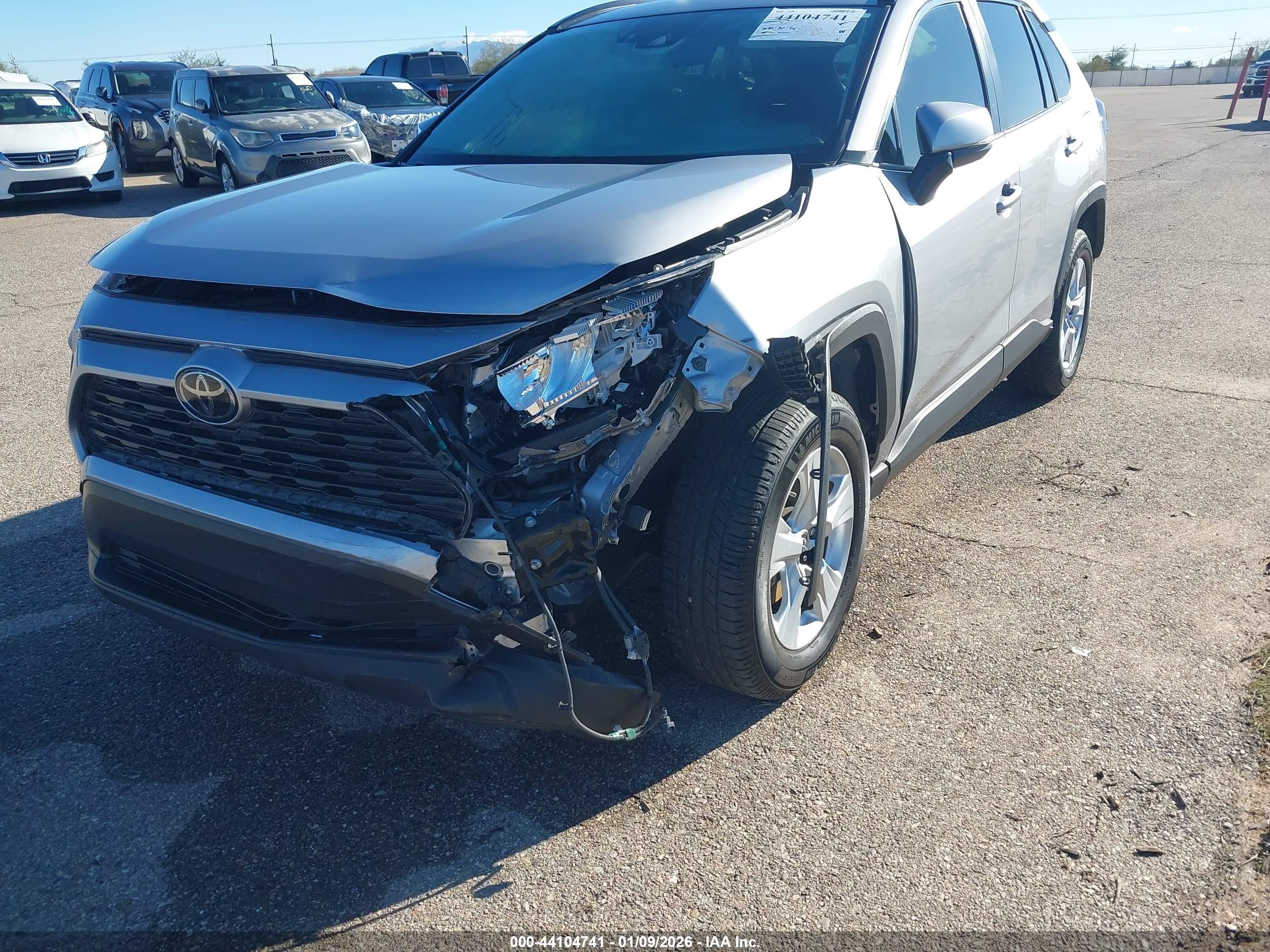 TOYOTA RAV4 image 6
