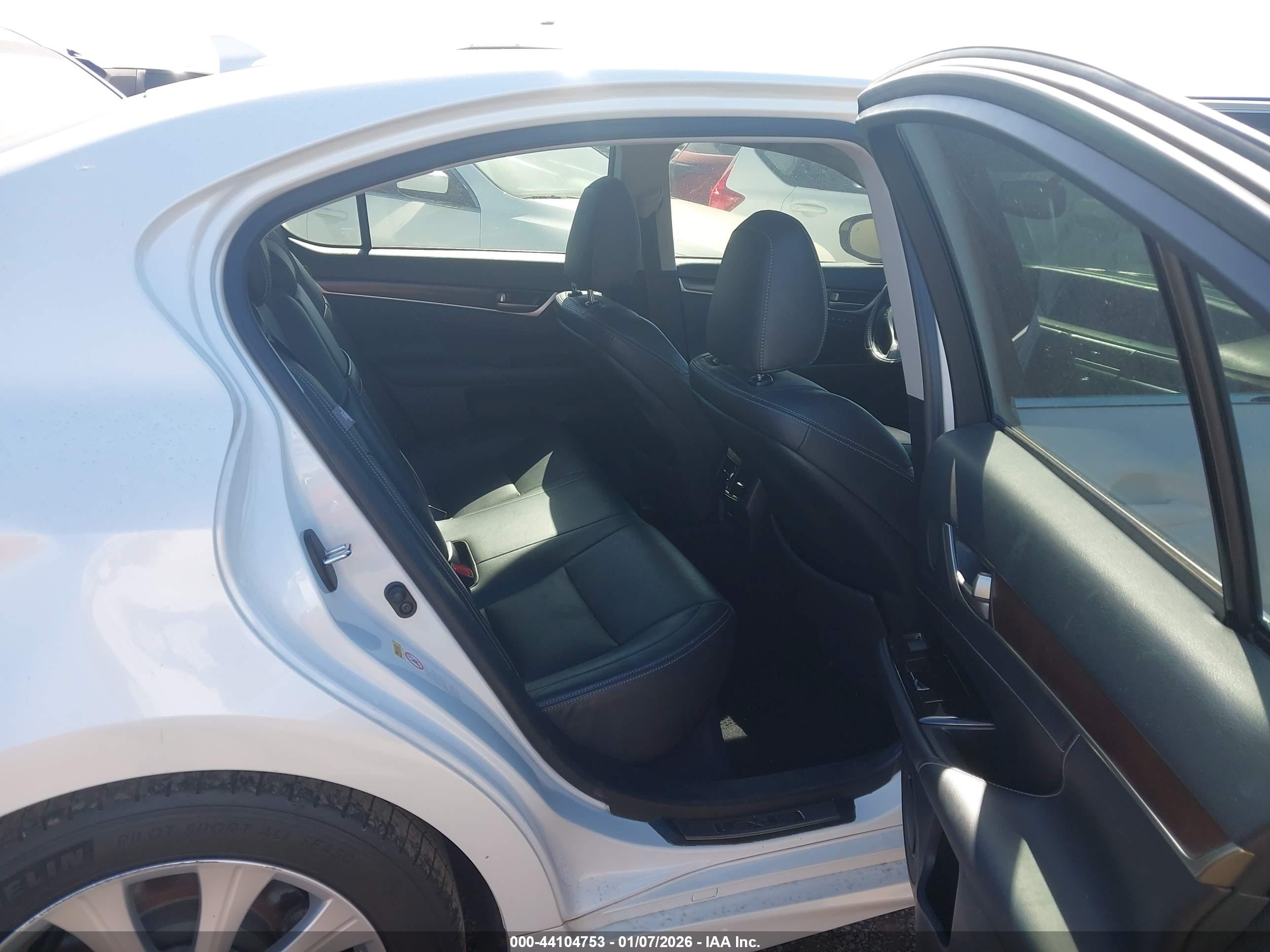 LEXUS GS image 8