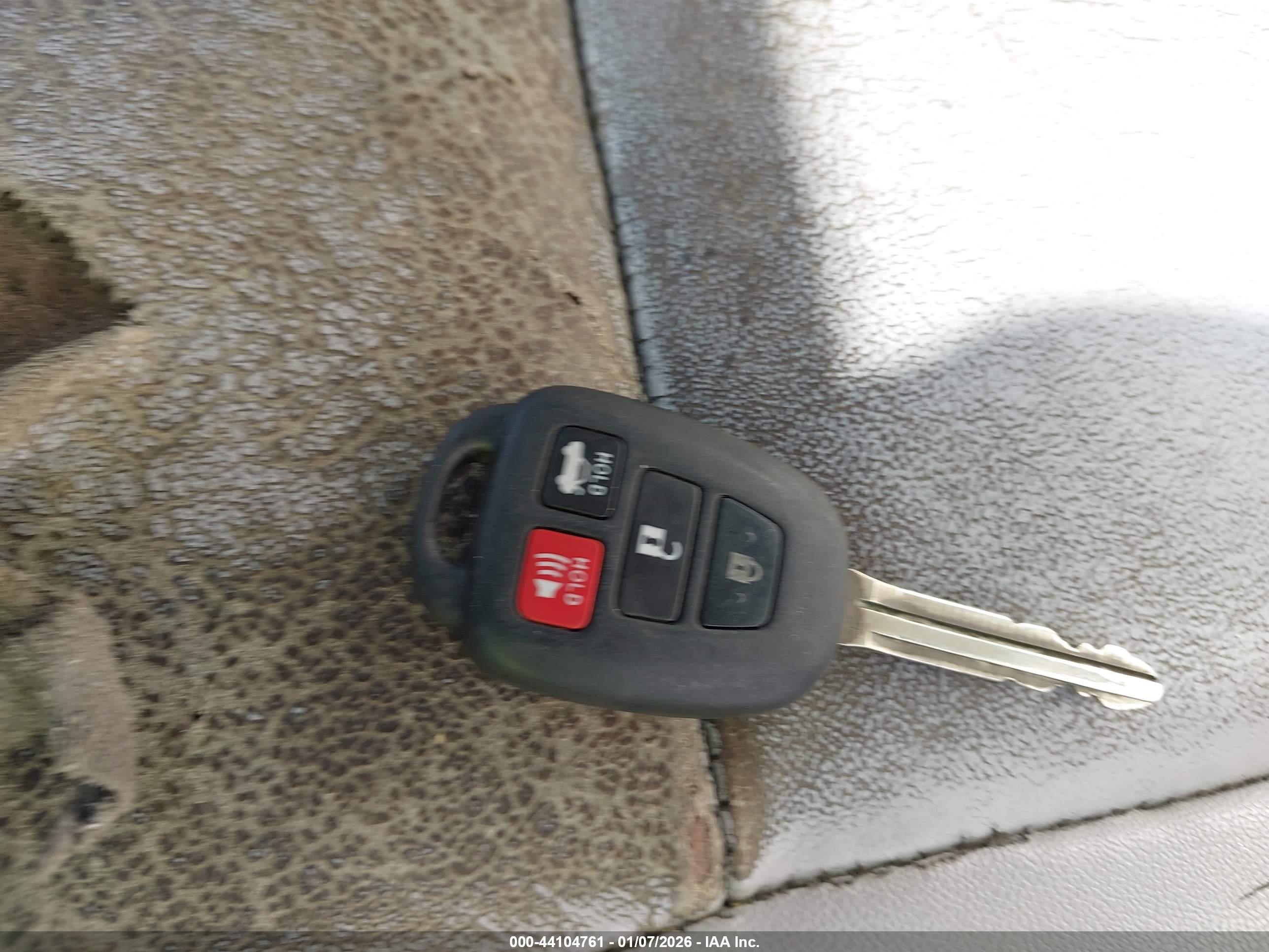 TOYOTA CAMRY image 11
