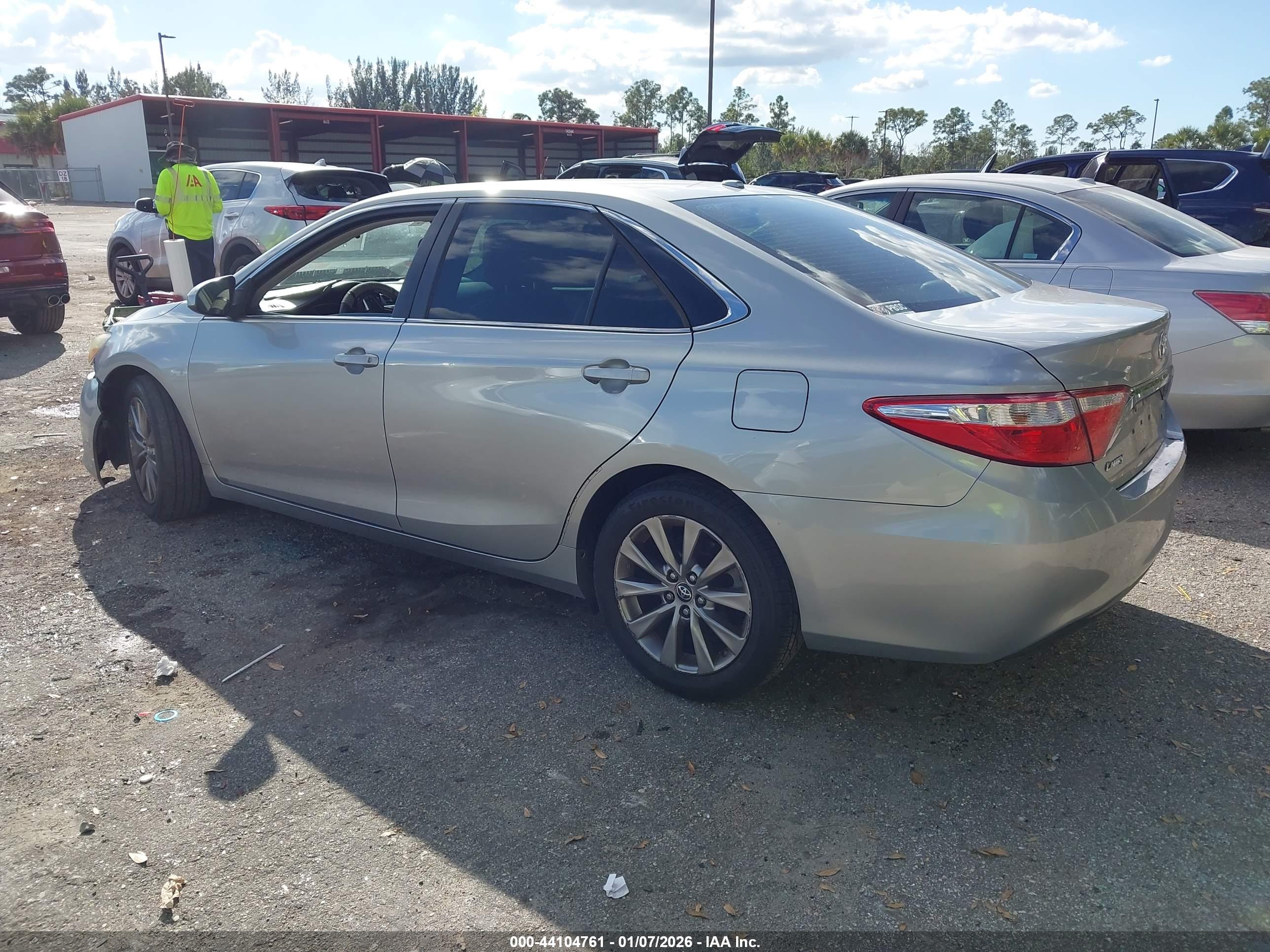 TOYOTA CAMRY image 3