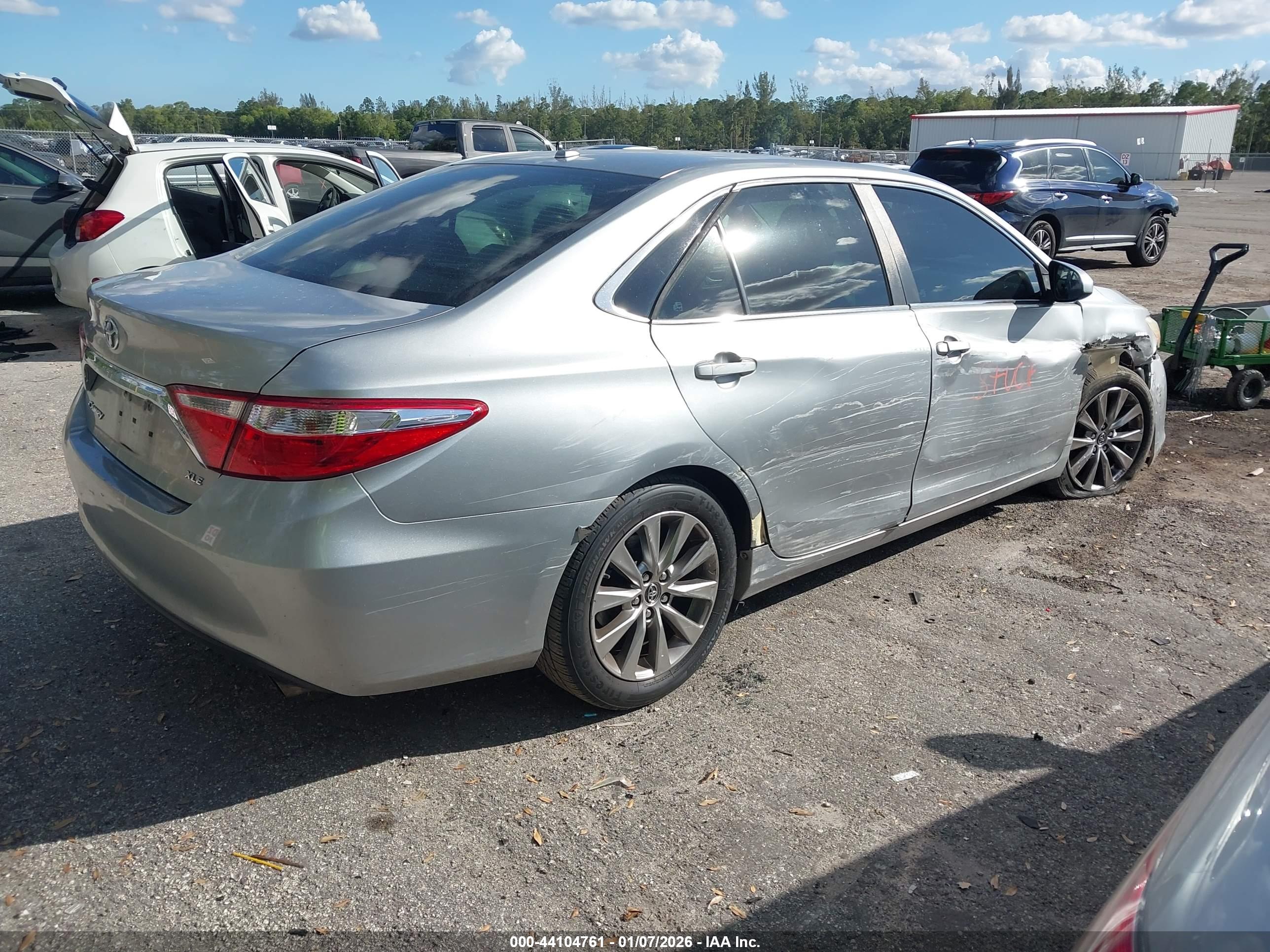 TOYOTA CAMRY image 4