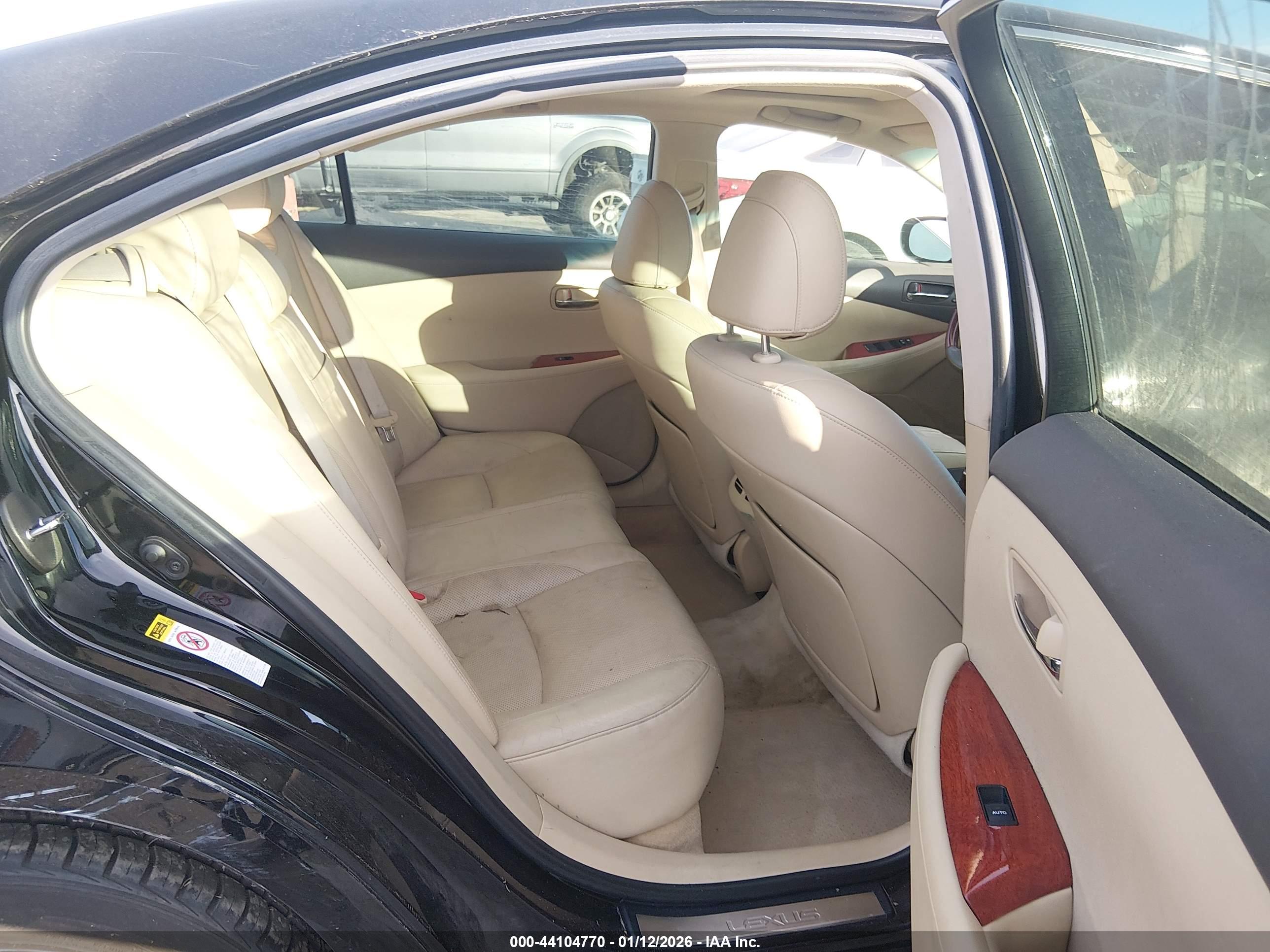 LEXUS ES image 8