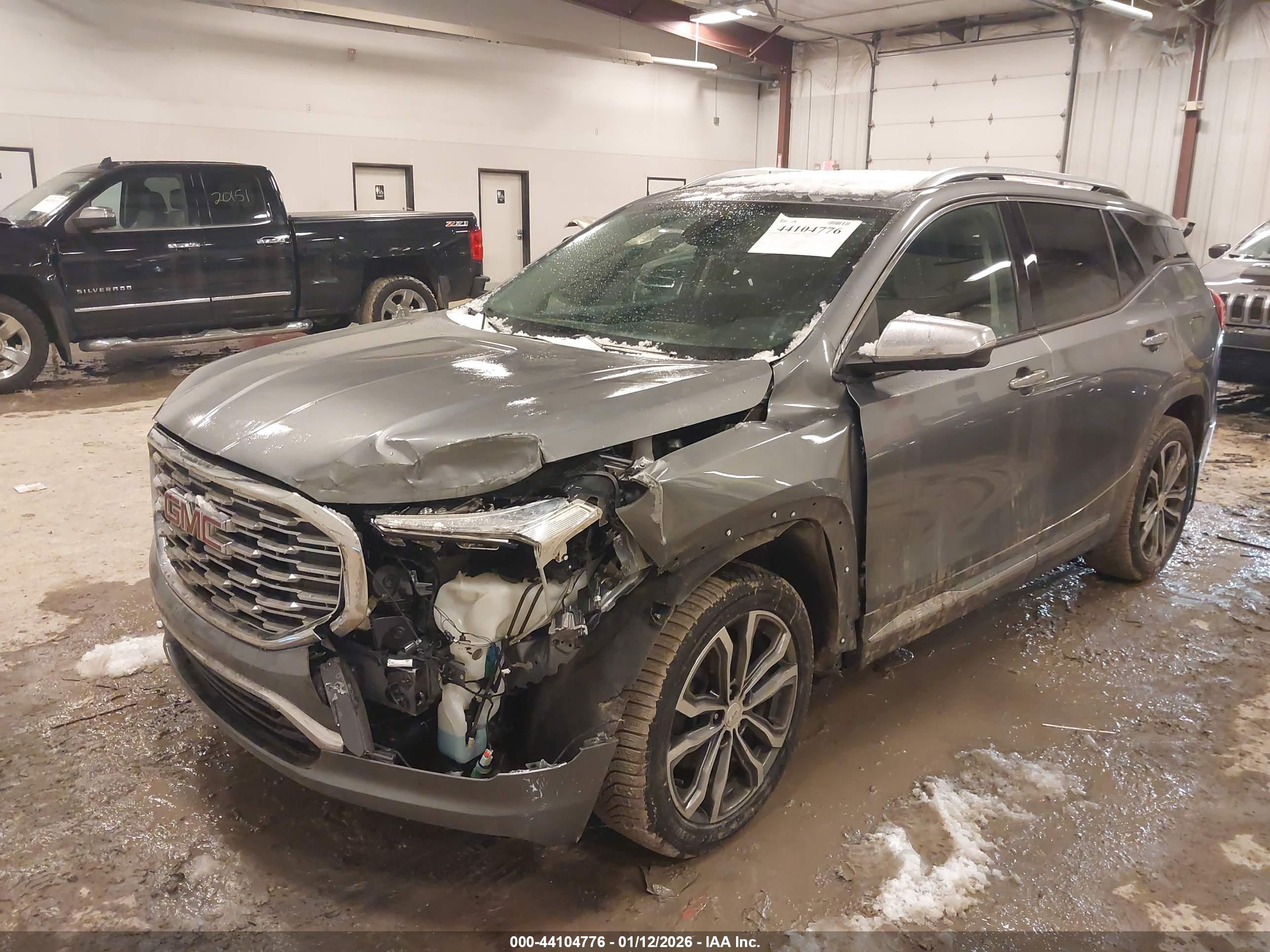 GMC TERRAIN image 2