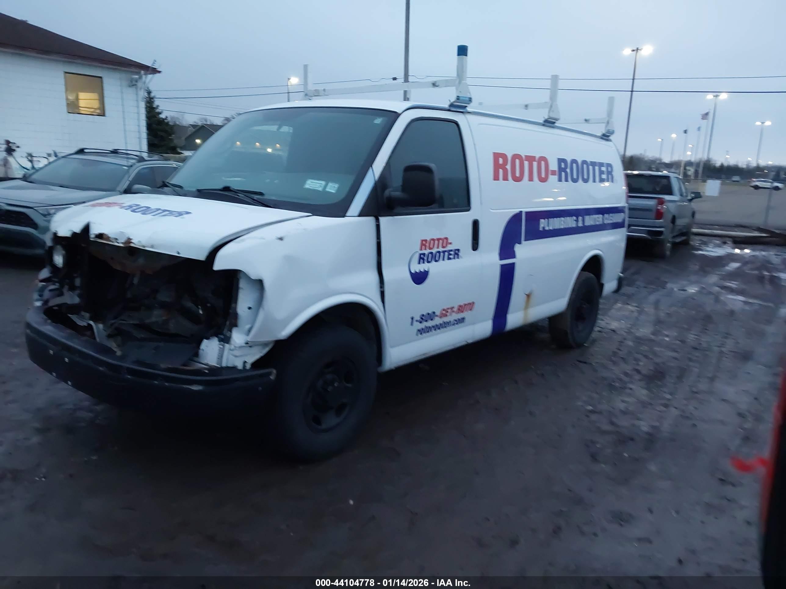 CHEVROLET EXPRESS image 2