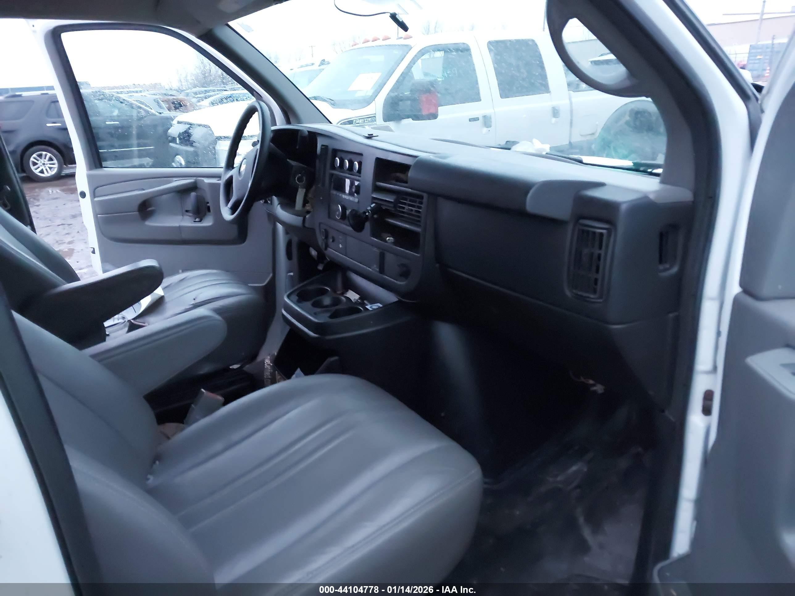CHEVROLET EXPRESS image 5