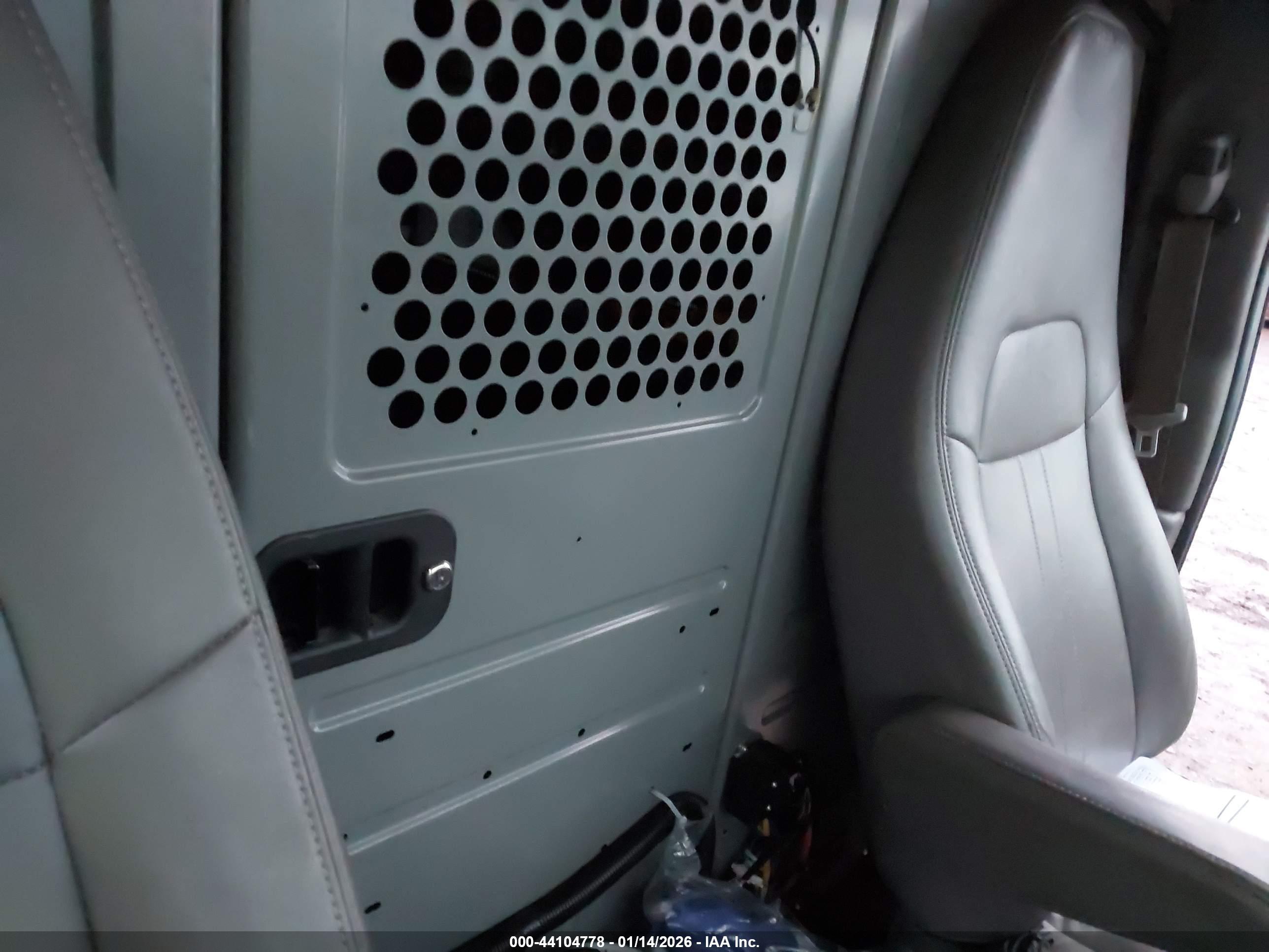 CHEVROLET EXPRESS image 8