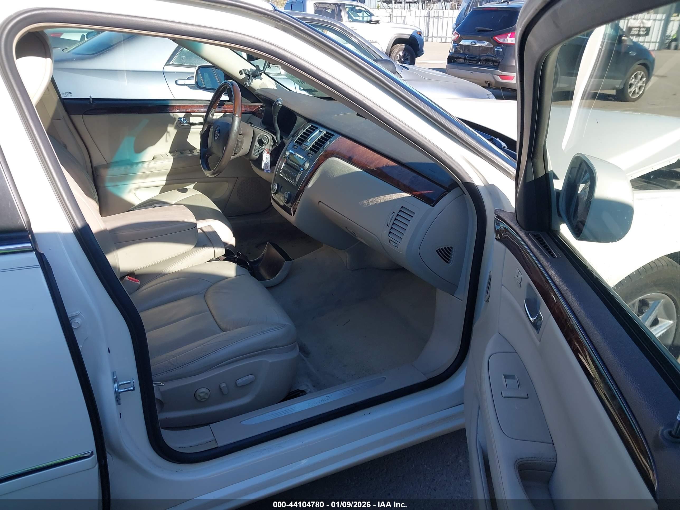 CADILLAC DTS image 5