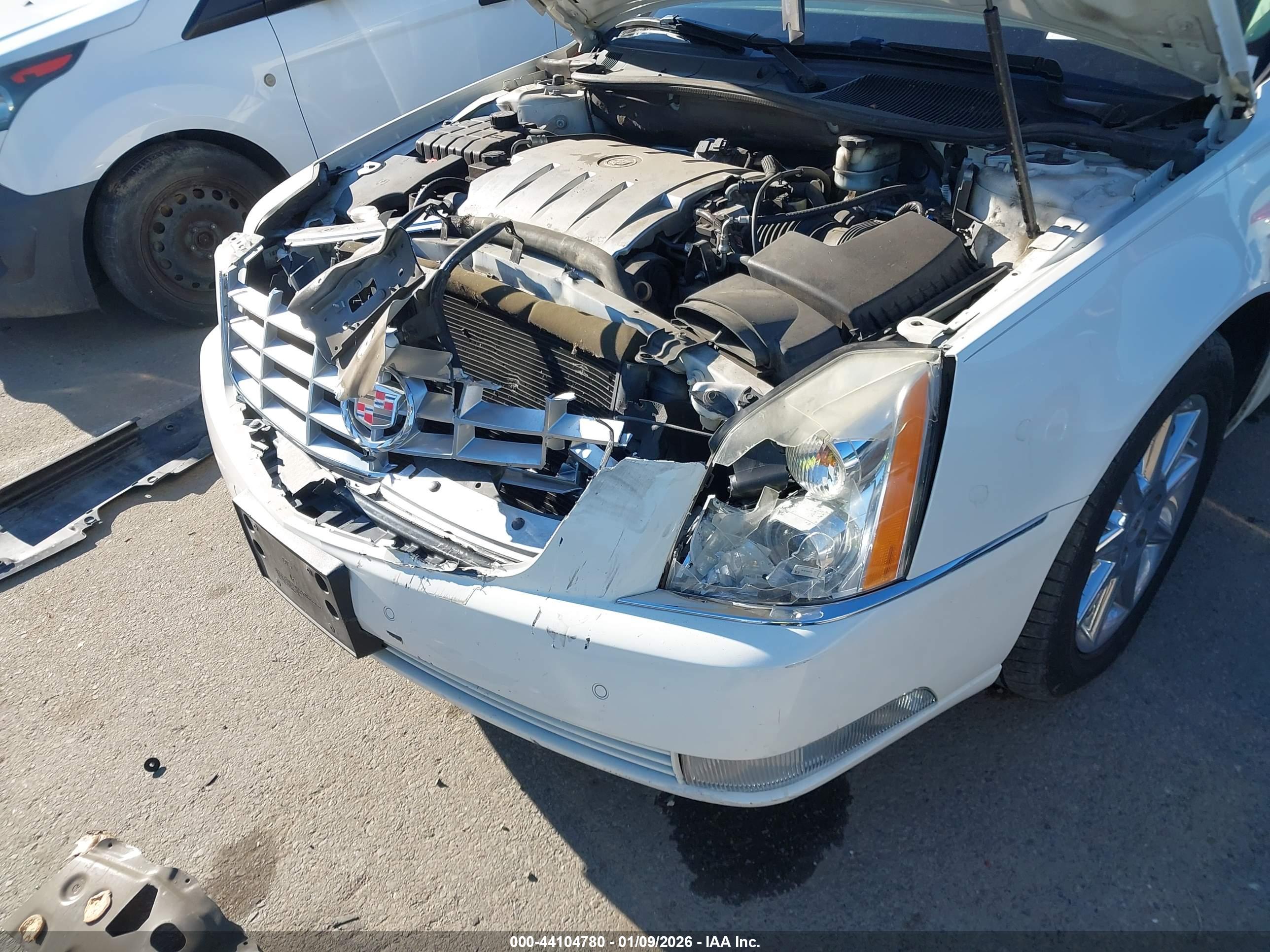 CADILLAC DTS image 6