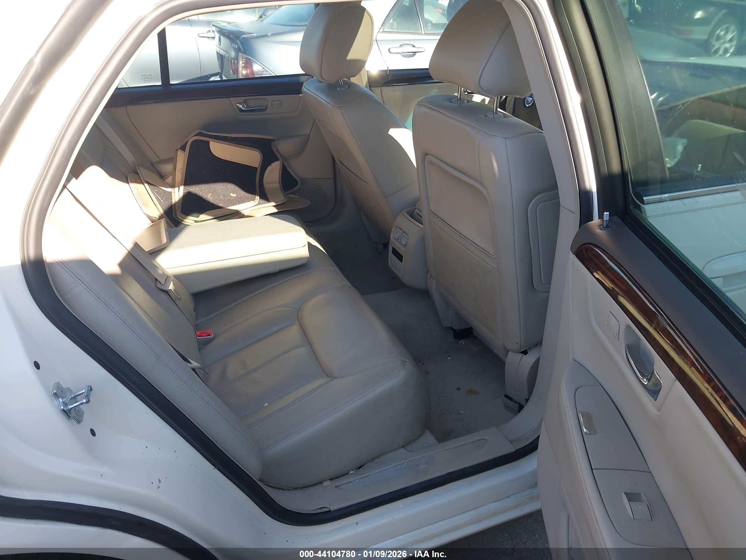 CADILLAC DTS image 8