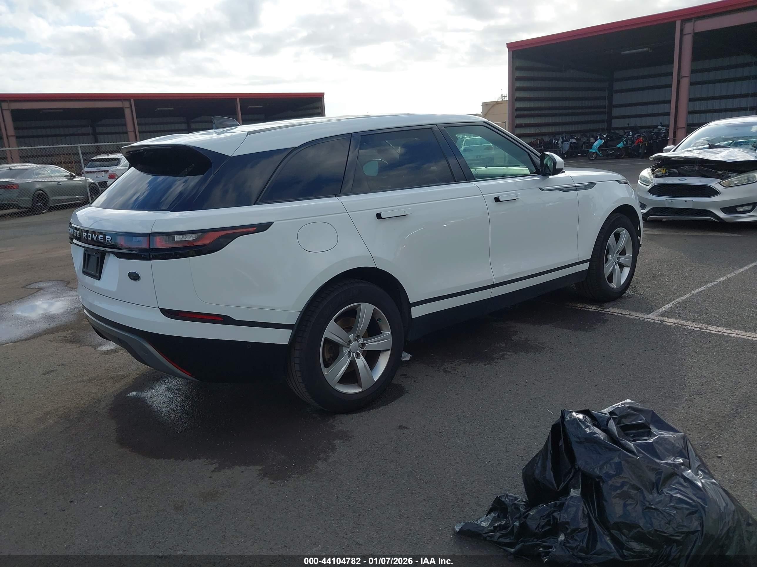 LAND ROVER image 4