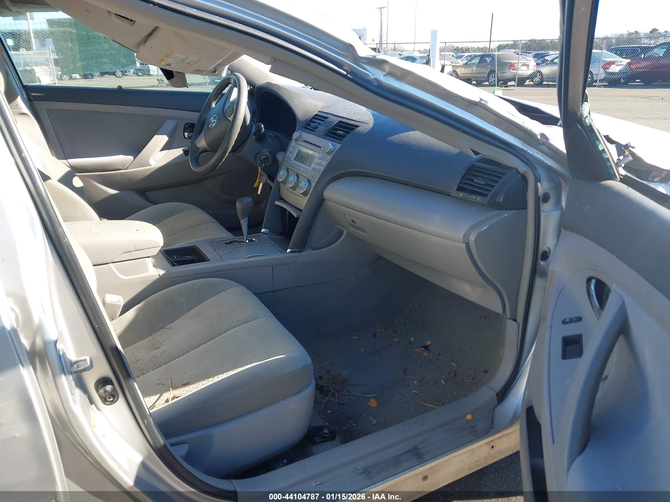 TOYOTA CAMRY image 5