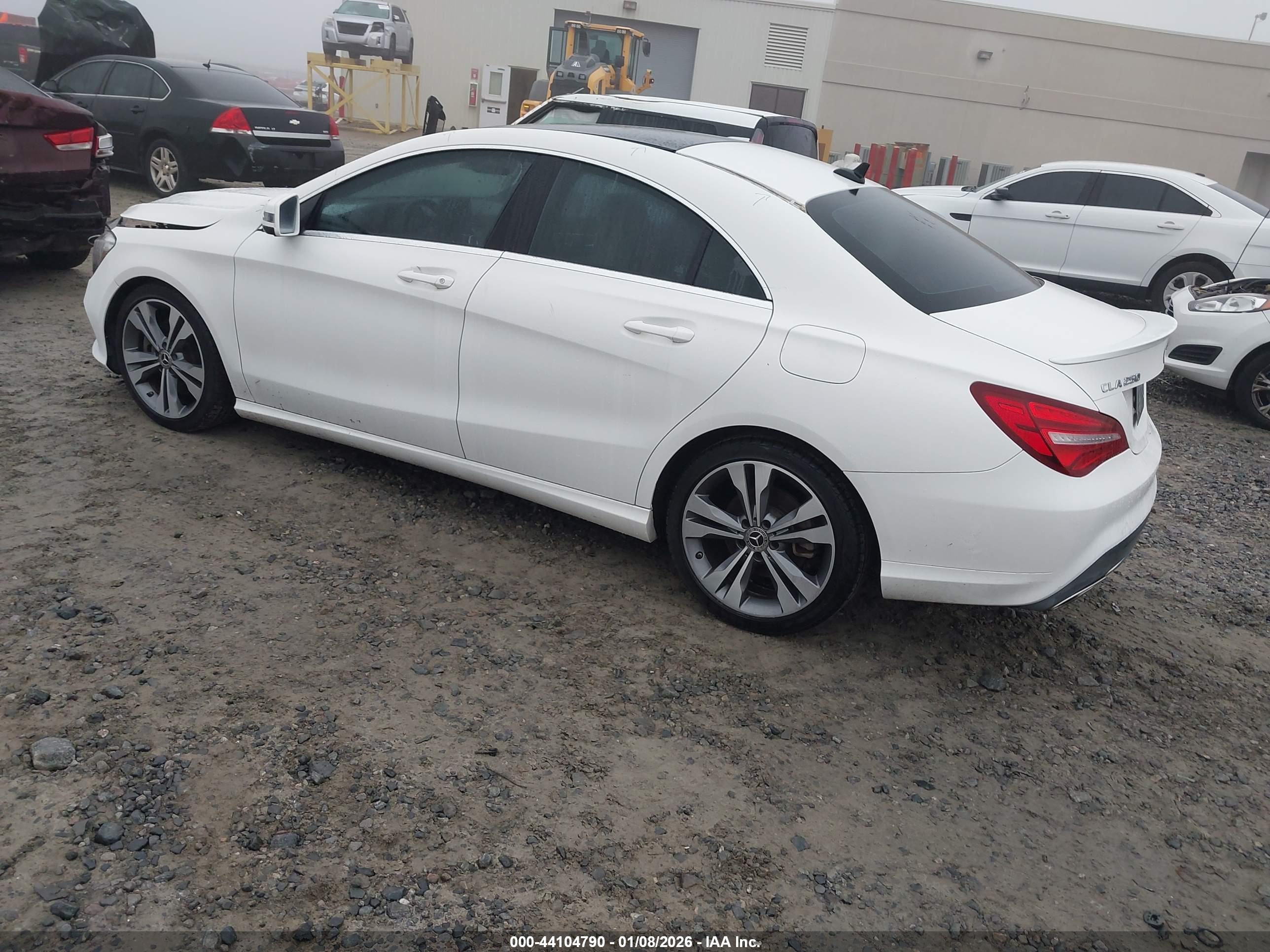 MERCEDES-BENZ CLA image 3