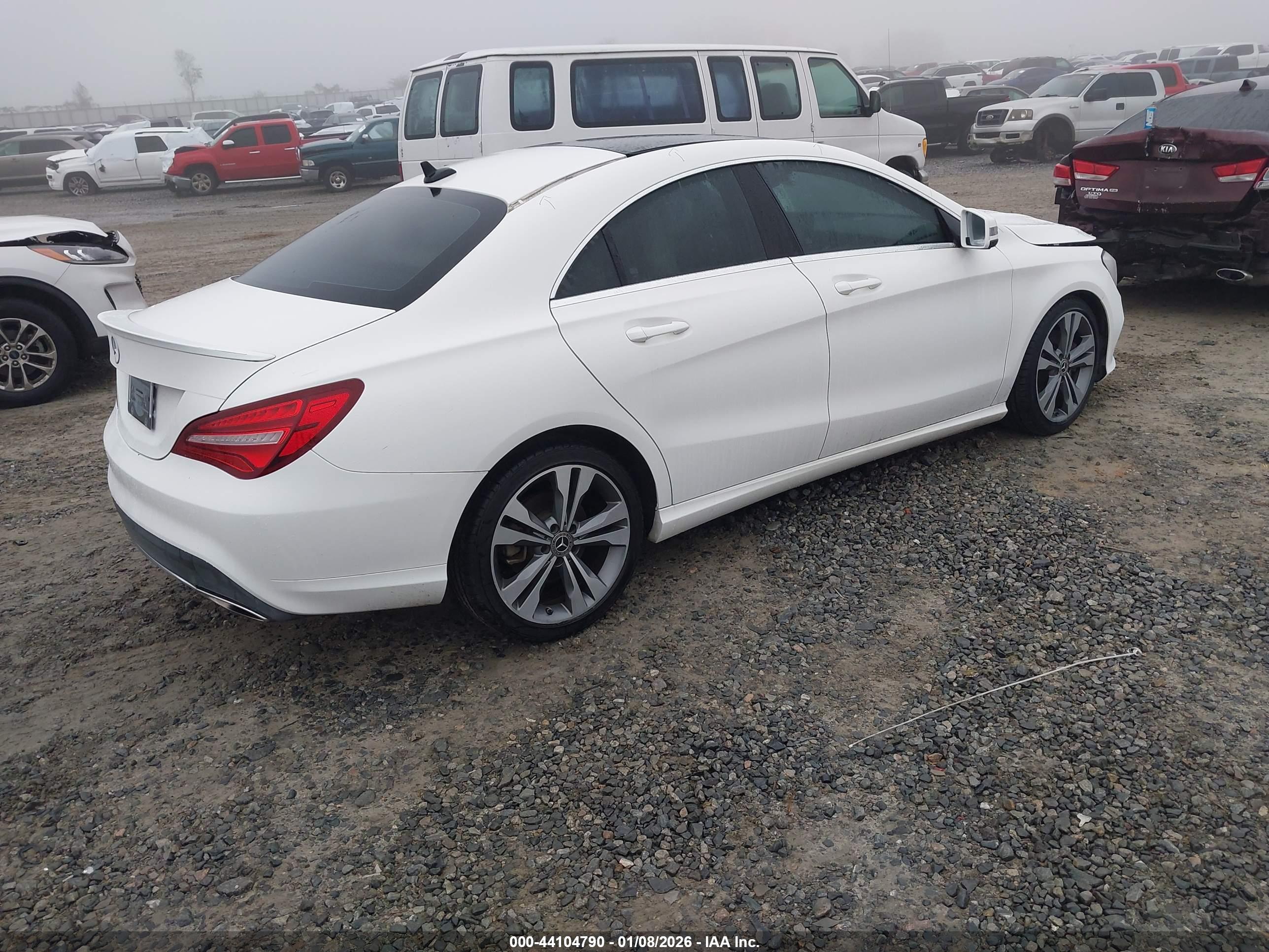 MERCEDES-BENZ CLA image 4