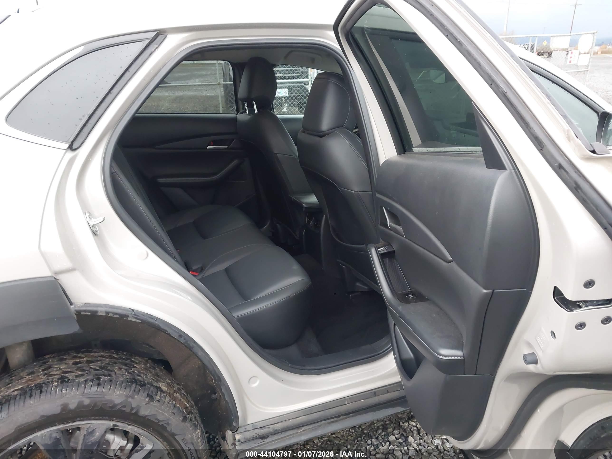 MAZDA CX-30 image 8