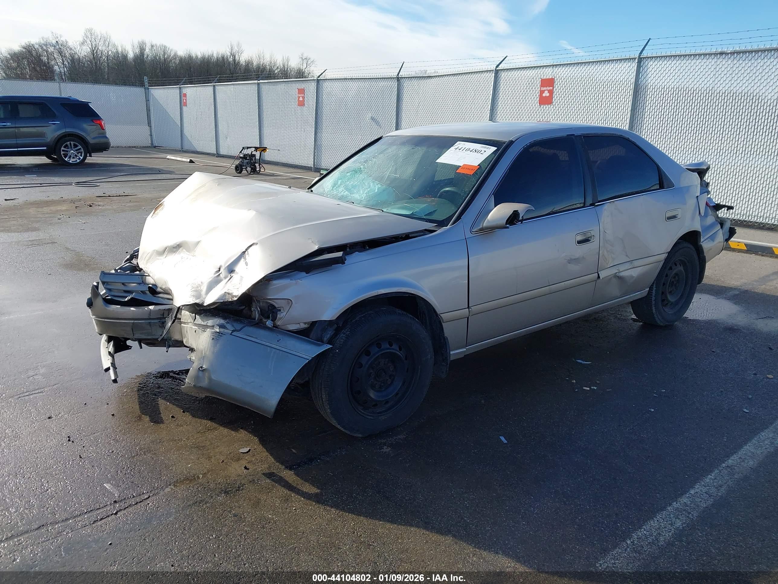 TOYOTA CAMRY image 2