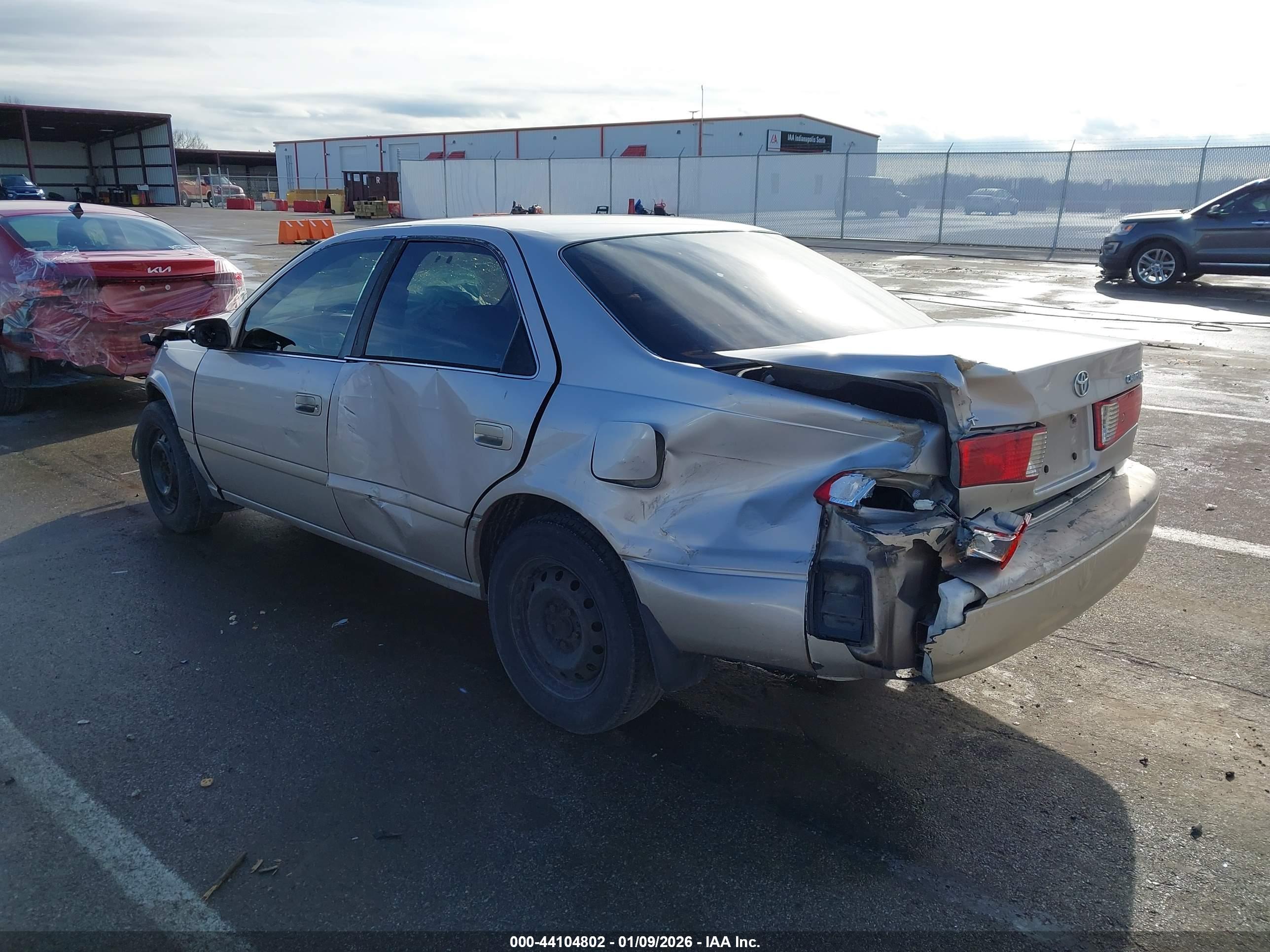 TOYOTA CAMRY image 3