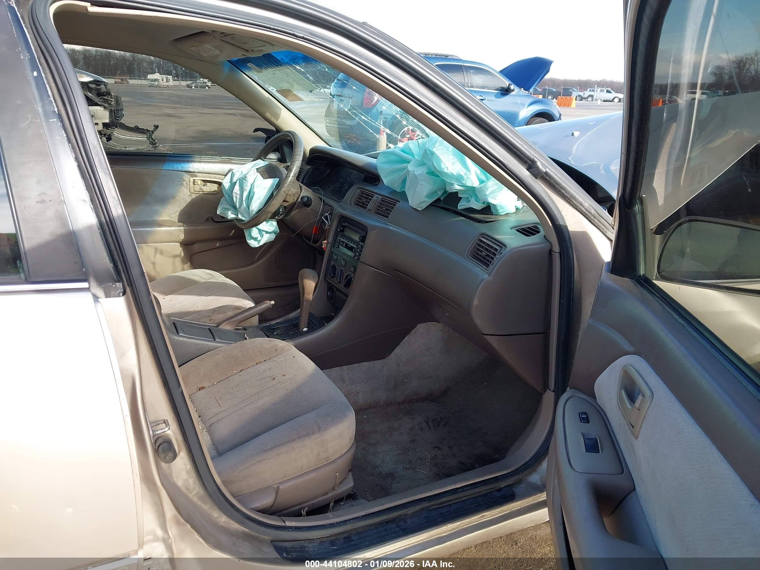 TOYOTA CAMRY image 5