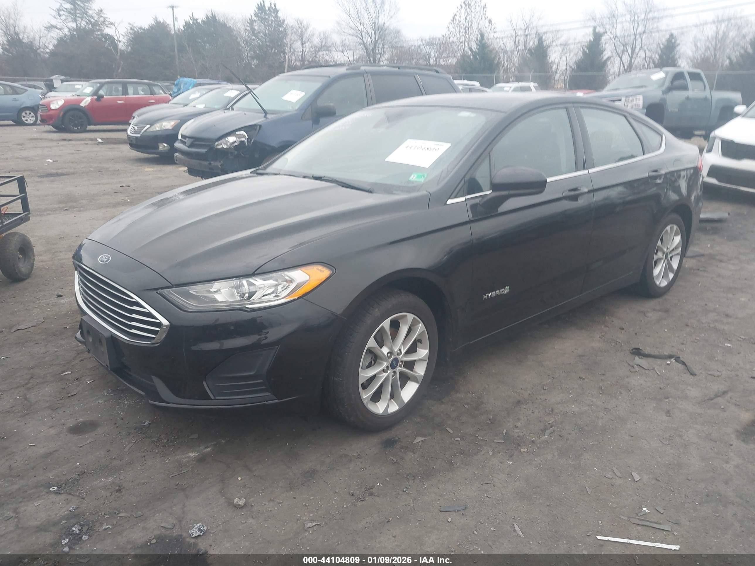 FORD FUSION image 2