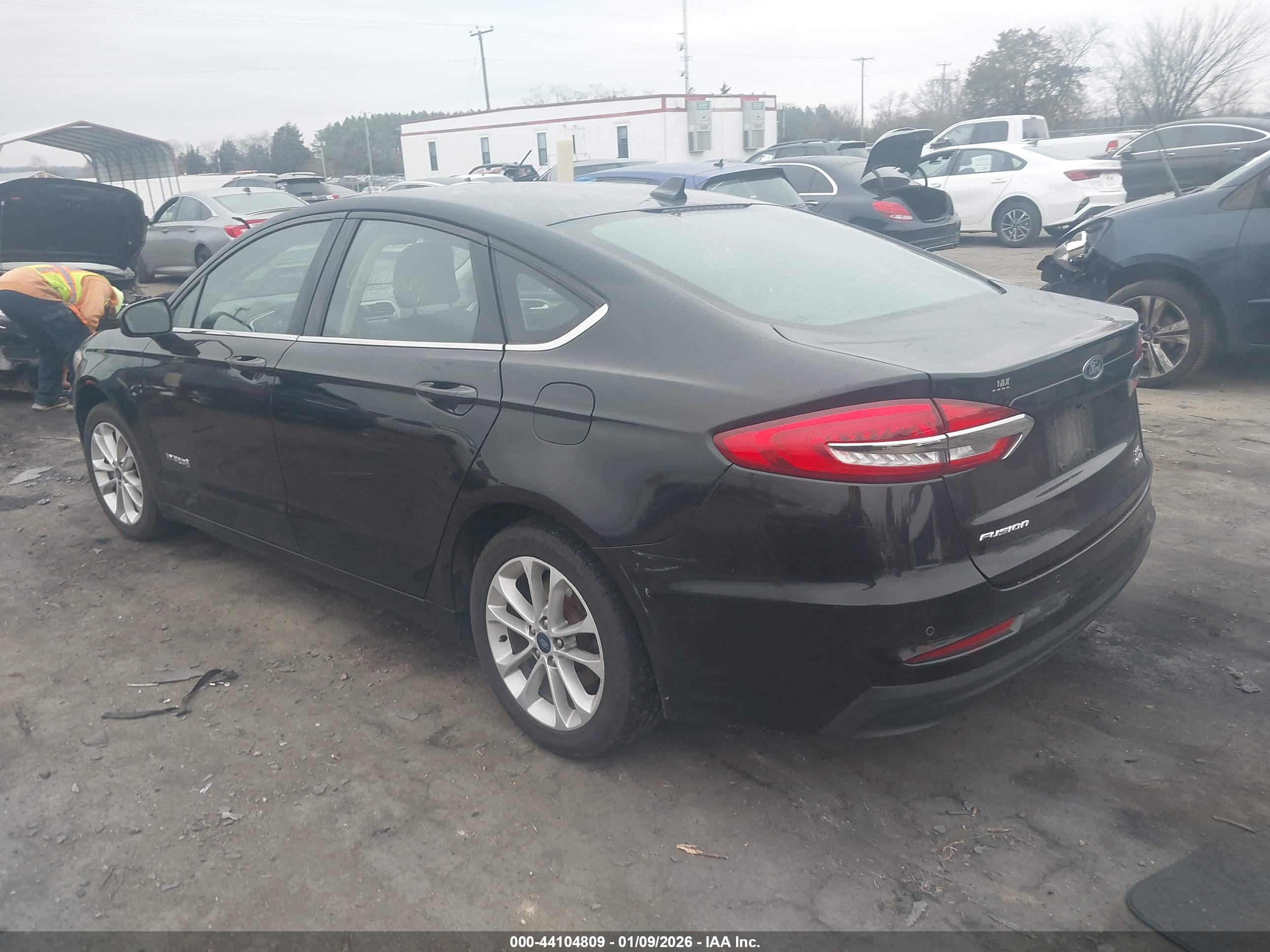 FORD FUSION image 3