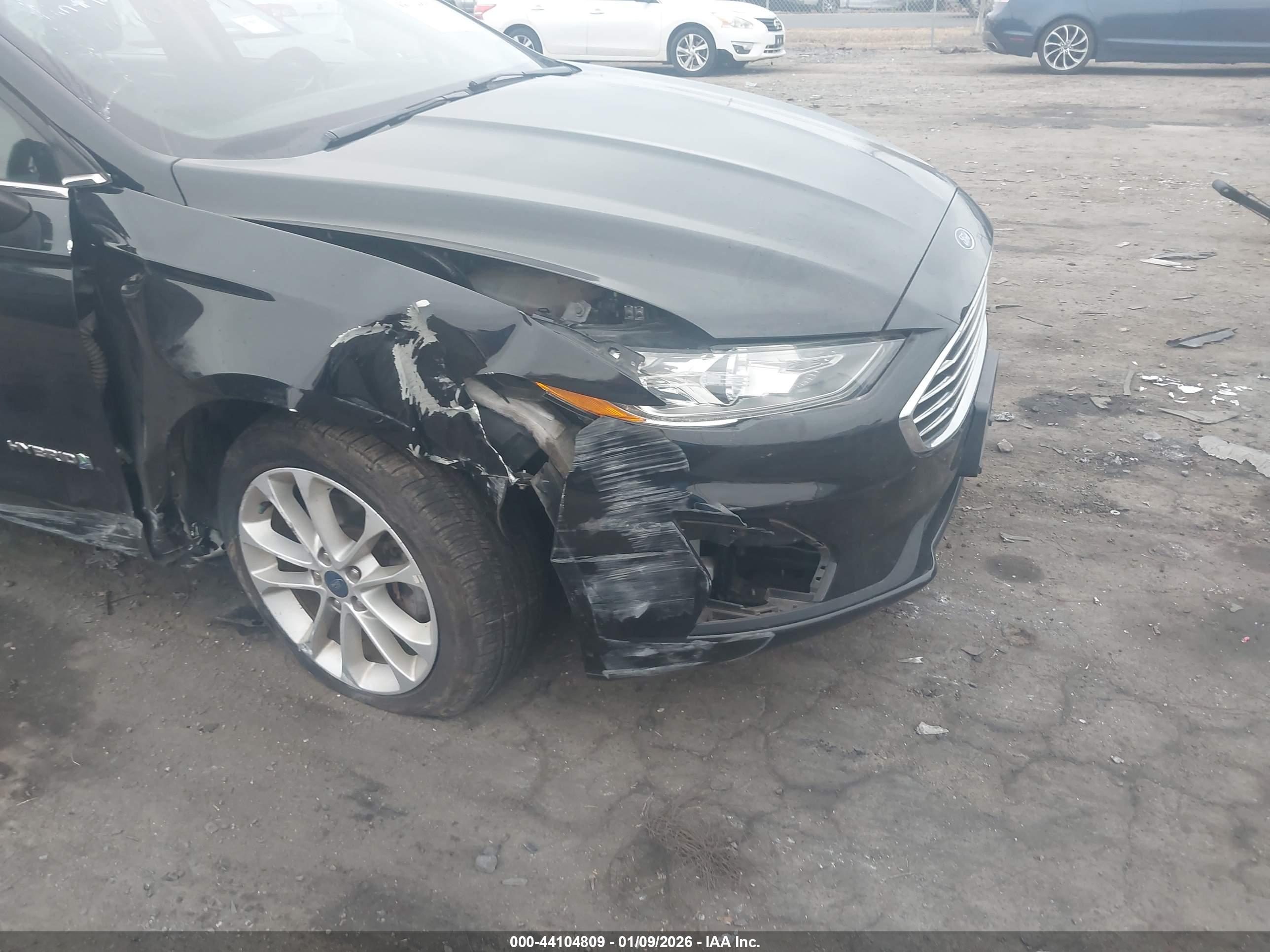 FORD FUSION image 6